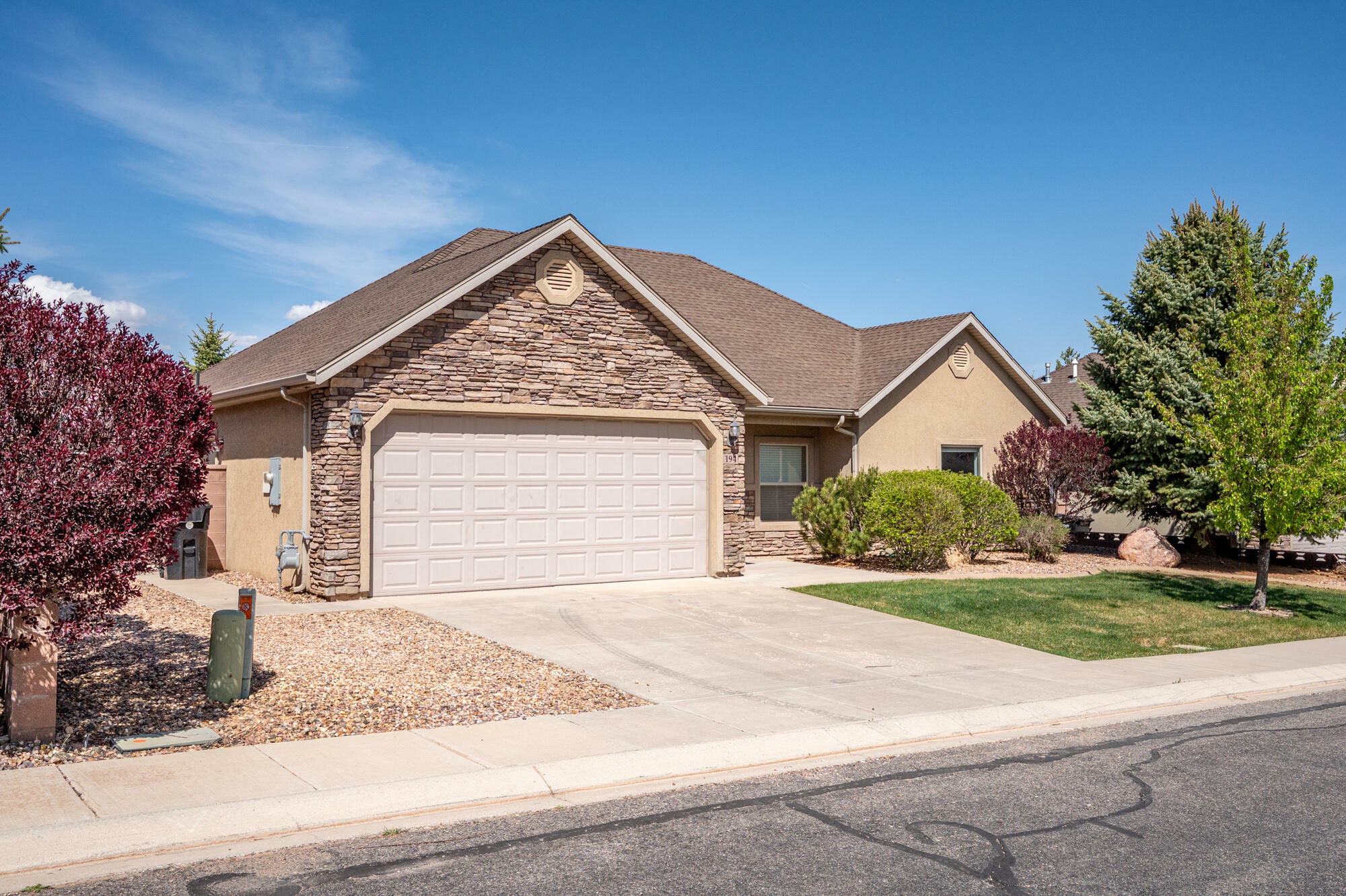 Property Photo: 194 S 2875 W W UT 84720