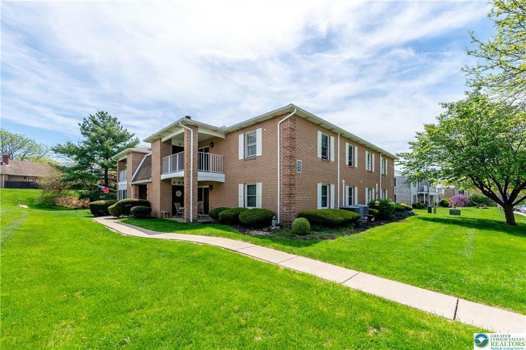 Property Photo: 2675 Rolling Green Drive PA 18062