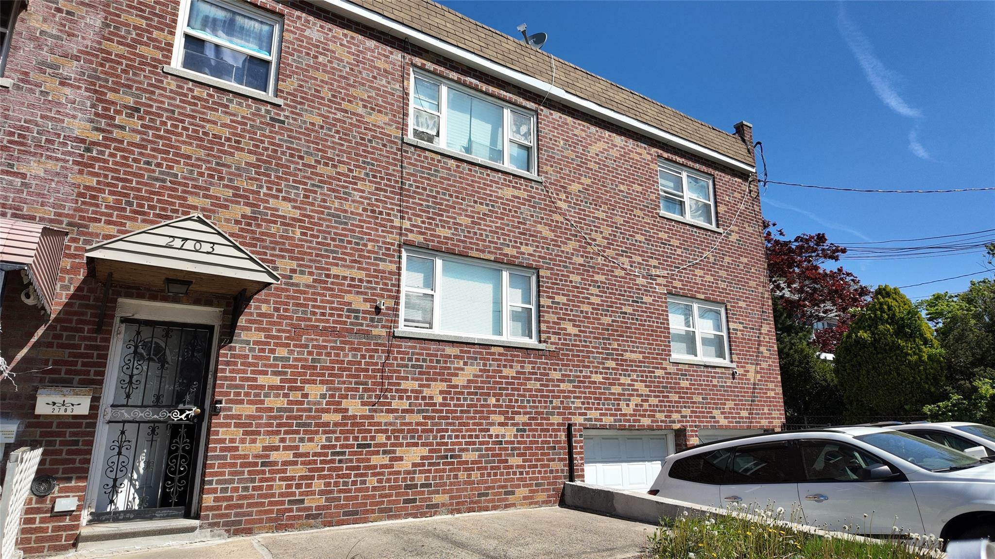 Property Photo:  2703 Waterbury Avenue  NY 10461 