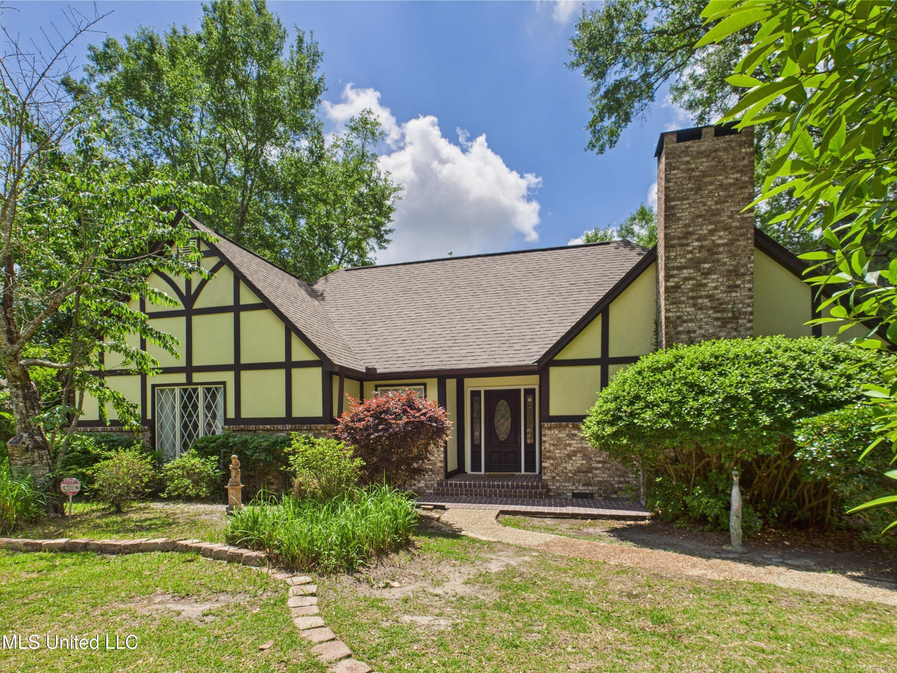 Property Photo:  1909 Shady Point Circle  MS 39553 