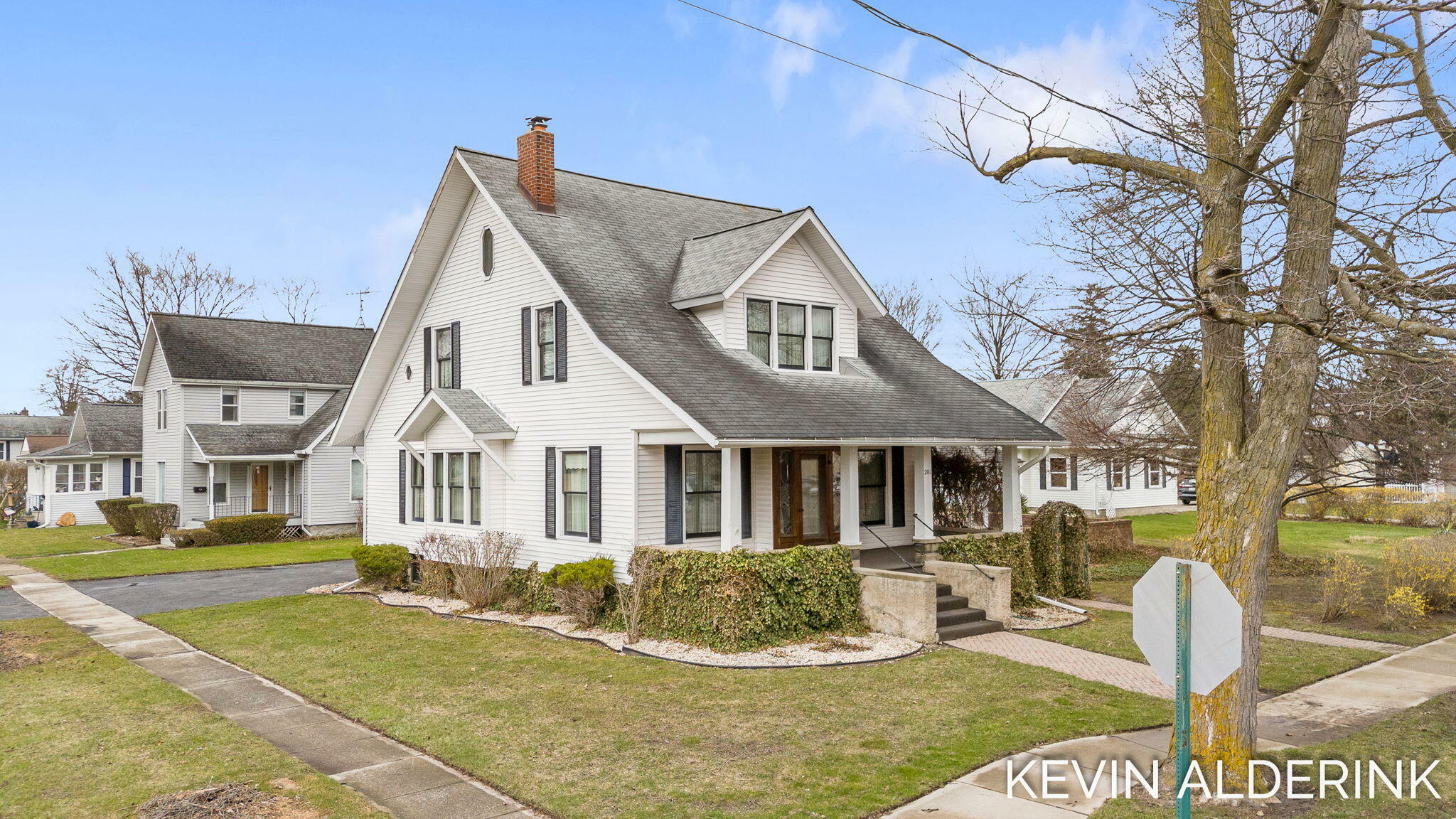 Property Photo:  201 N Woodworth Street  MI 48817 