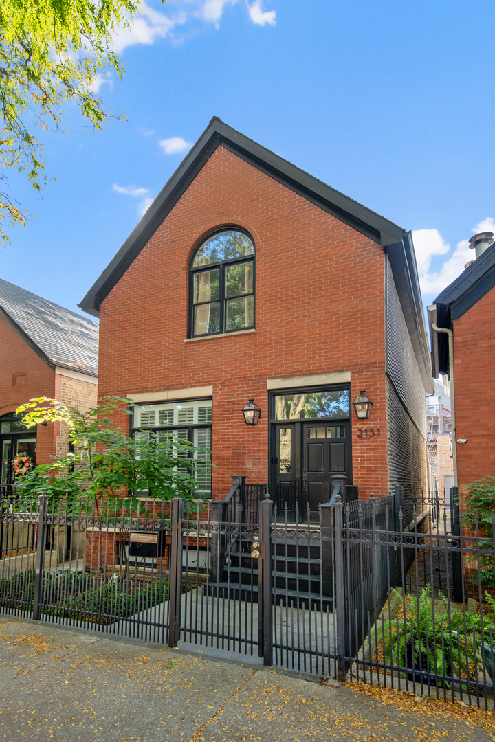 Property Photo: 2131 W Cortland Street IL 60647