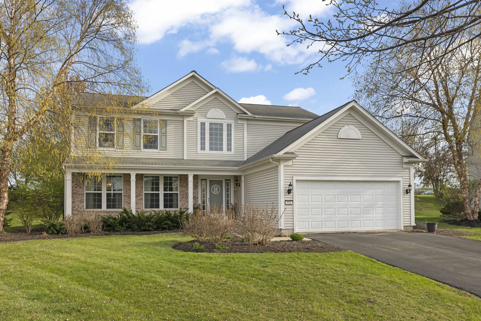 Property Photo: 412 Baker Court IL 60543