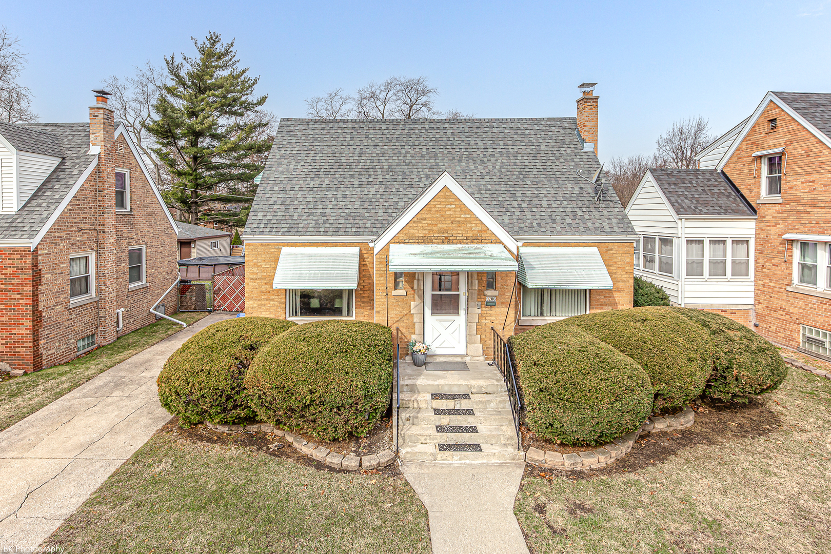 Property Photo: 9206 S 52nd Avenue IL 60453