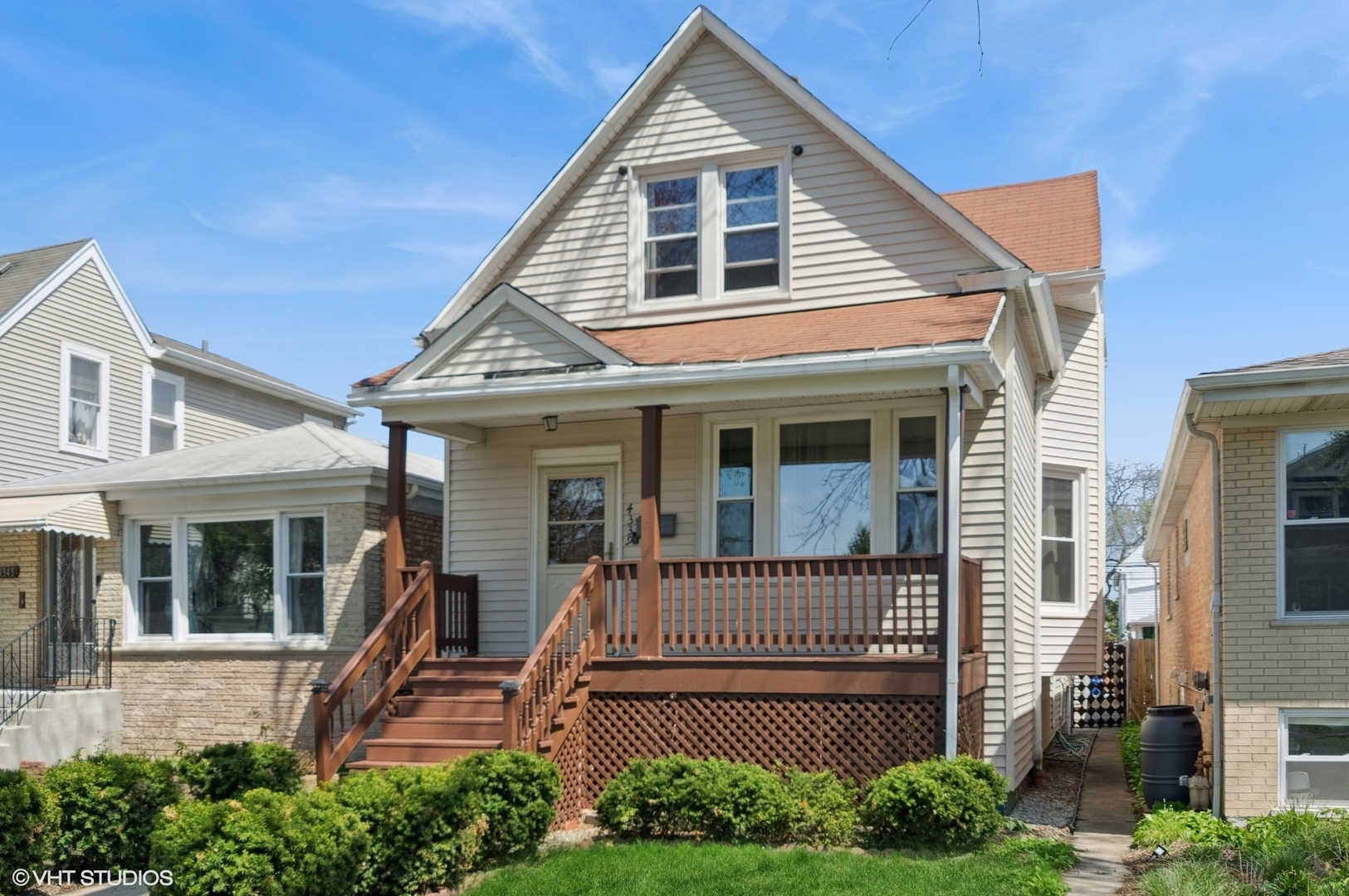 Property Photo: 4339 N Ridgeway Avenue IL 60618