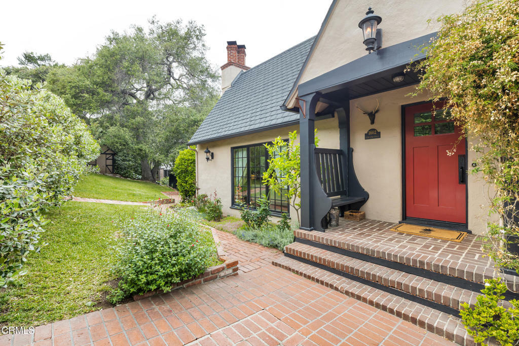 Property Photo: 1602 Golf Club Drive CA 91206