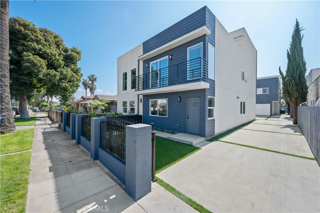 Property Photo: 2937 West Boulevard CA 90016