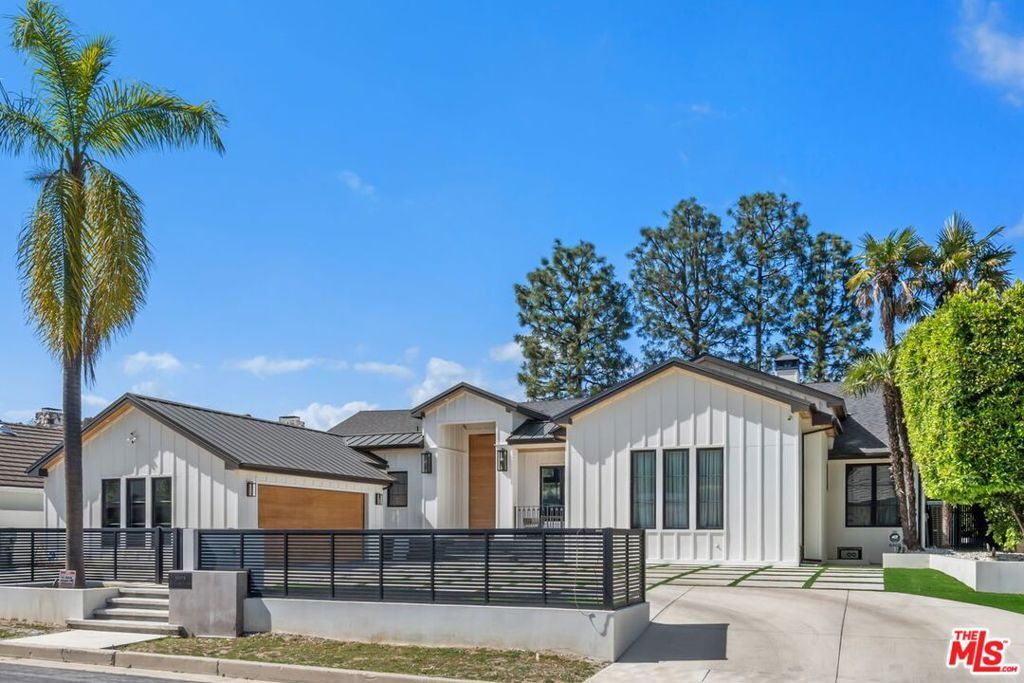 Property Photo: 16015 Valley Wood Road CA 91403