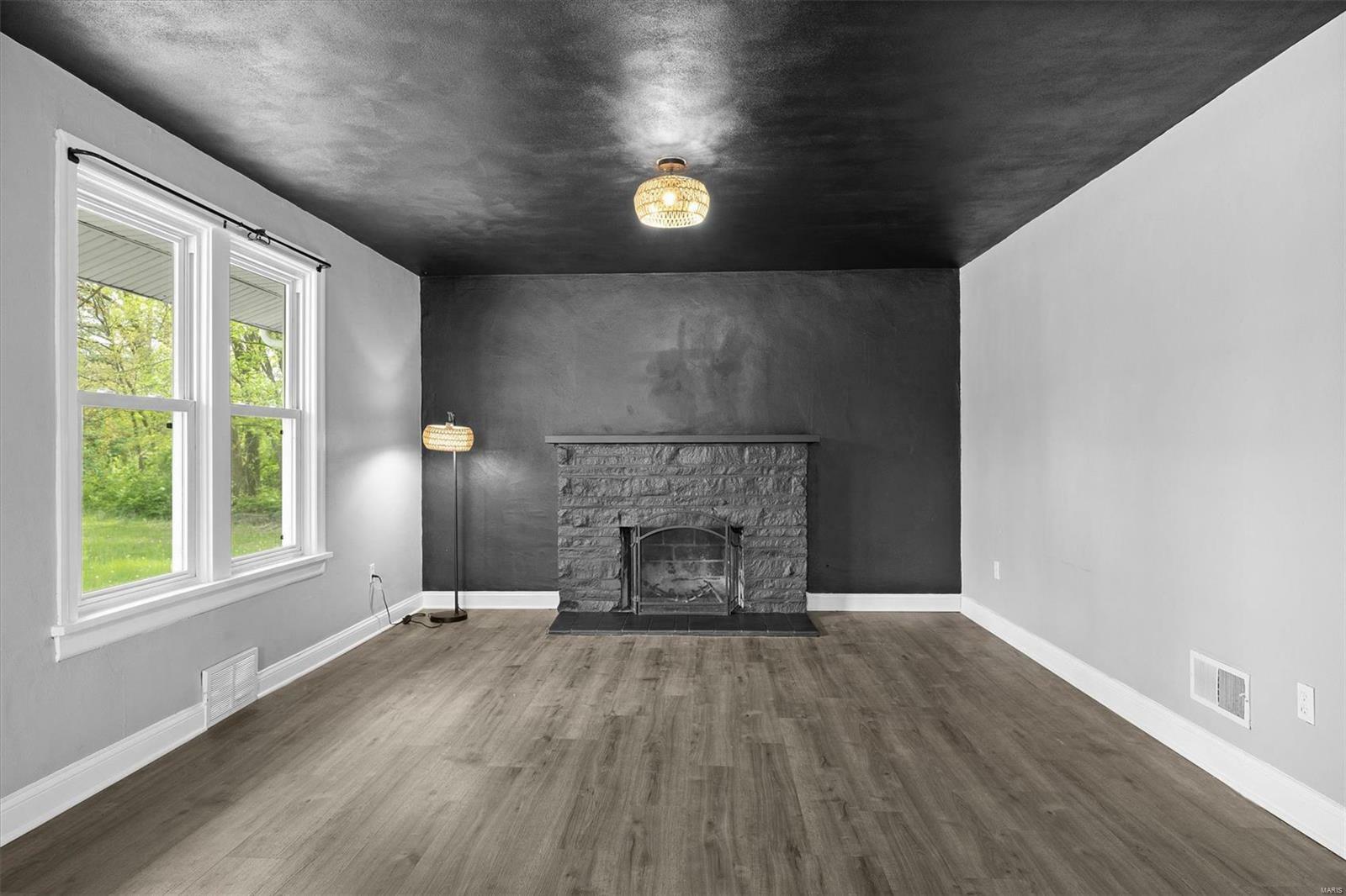 Property Photo: 1003 Frontage Road IL 62234