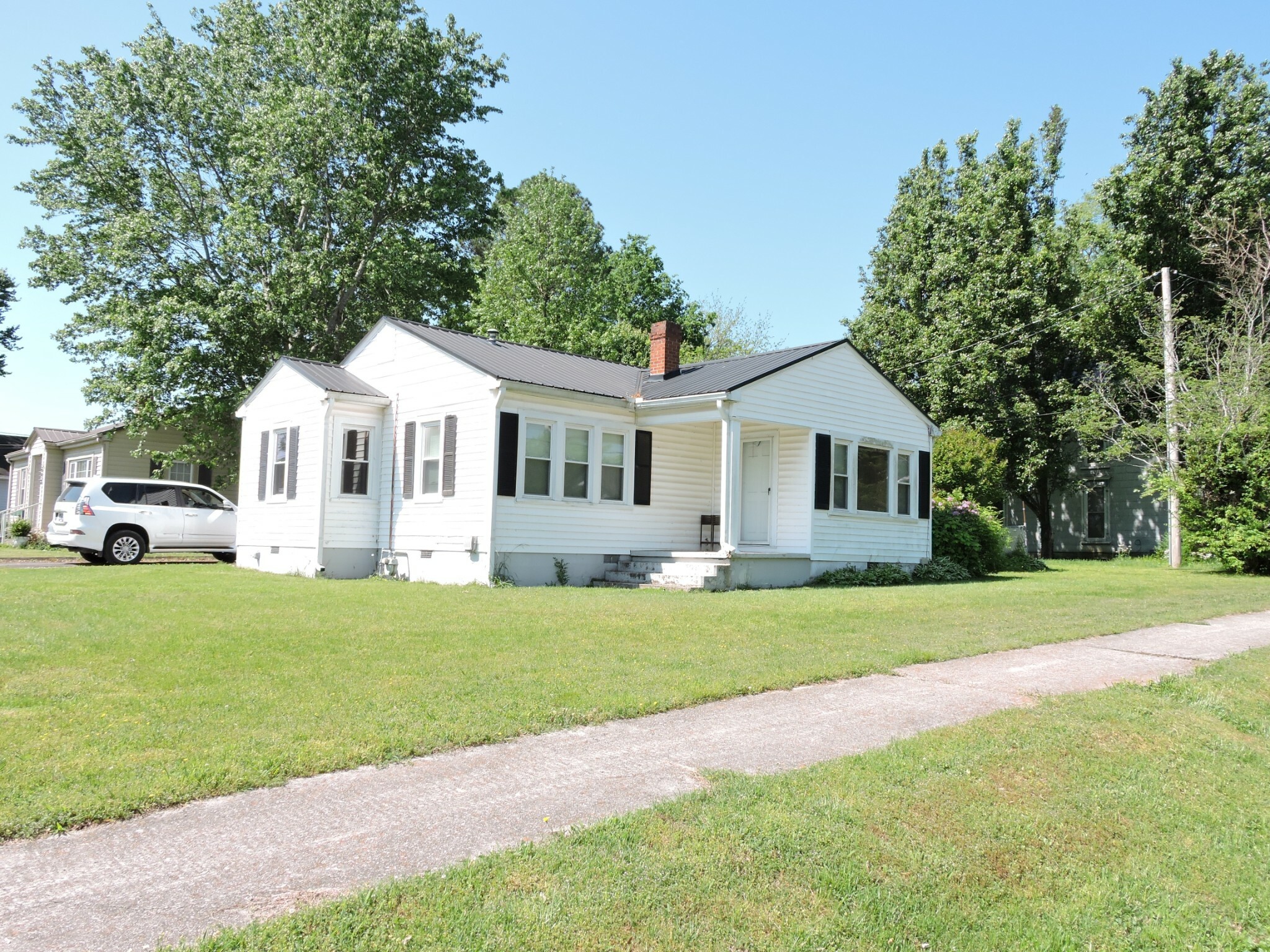 Property Photo: 416 E Harp St TN 37355