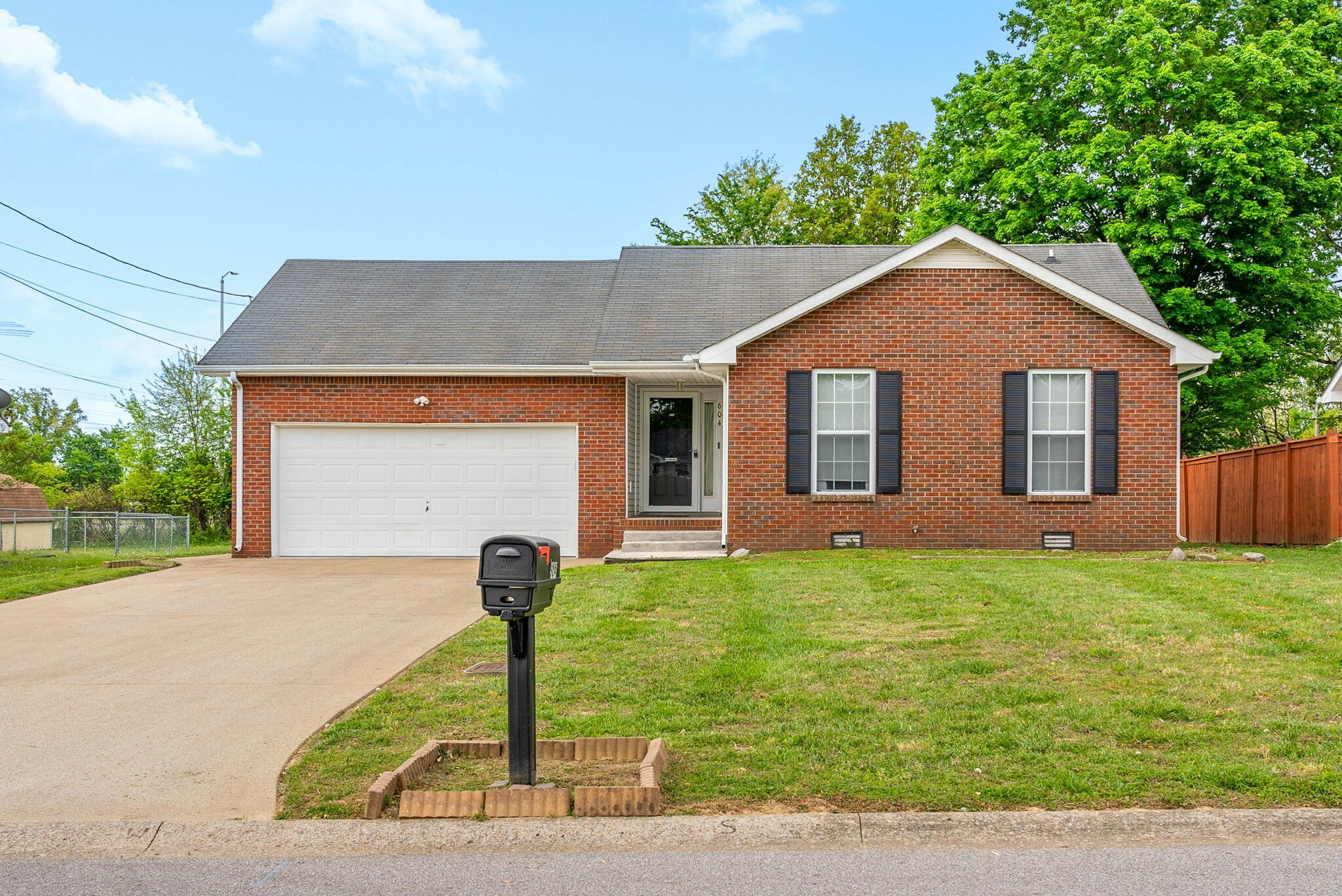 Property Photo: 604 Corinth Ct TN 37040