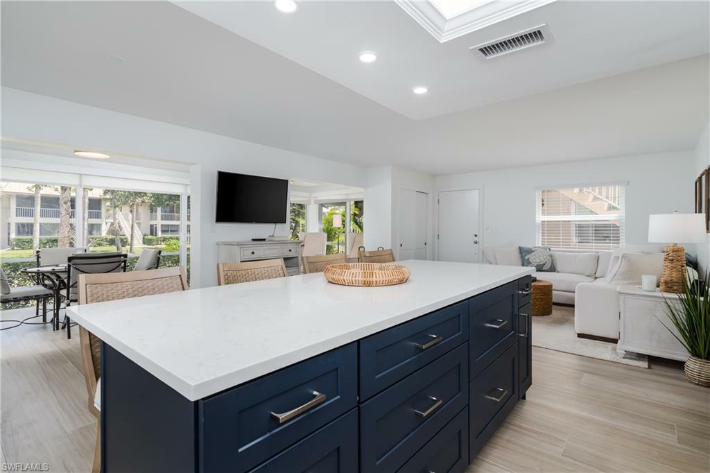 Property Photo: 1549 Sandpiper St 5 FL 34102