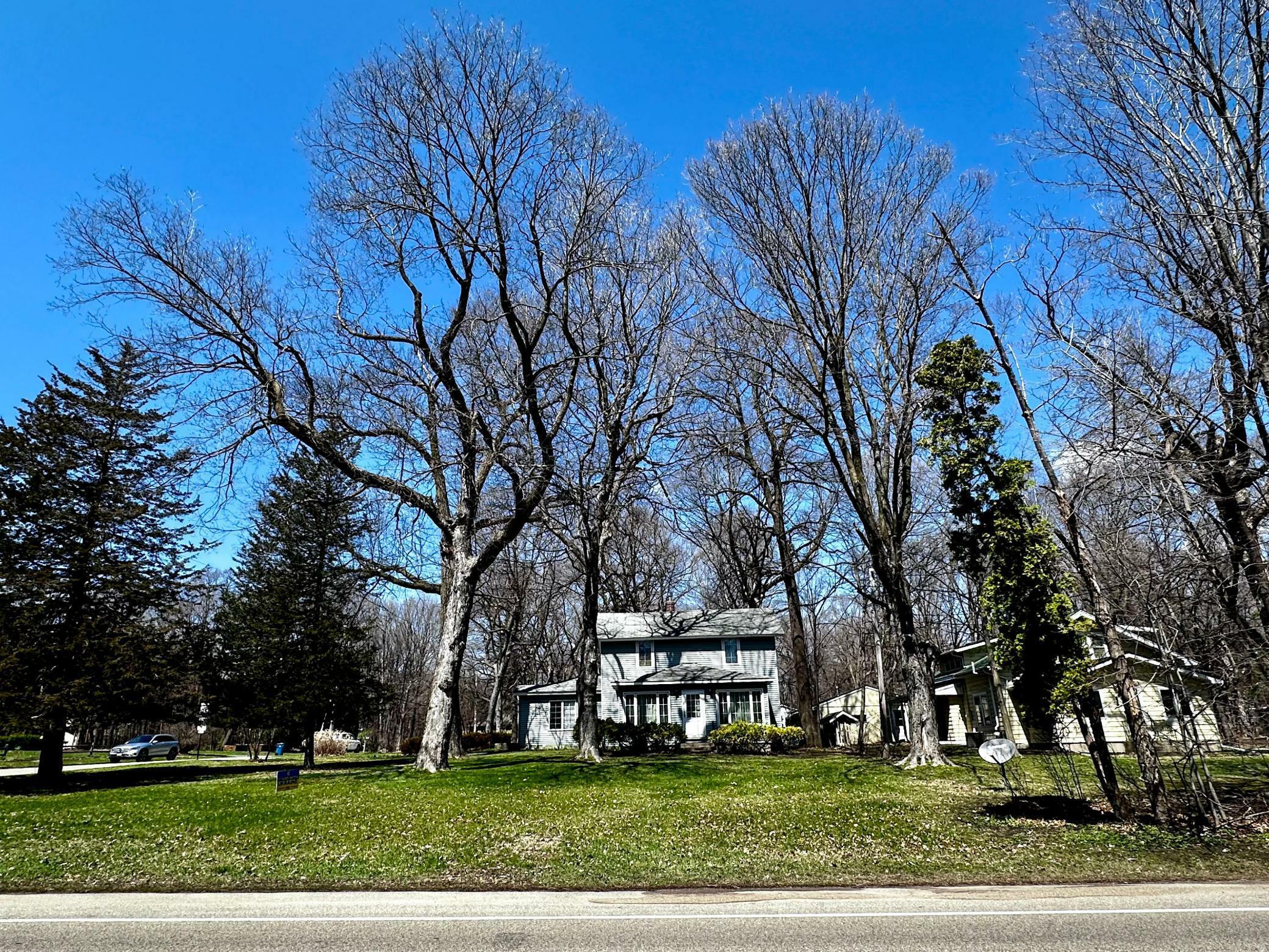 18780 Minnetonka Boulevard  Deephaven MN 55391 photo
