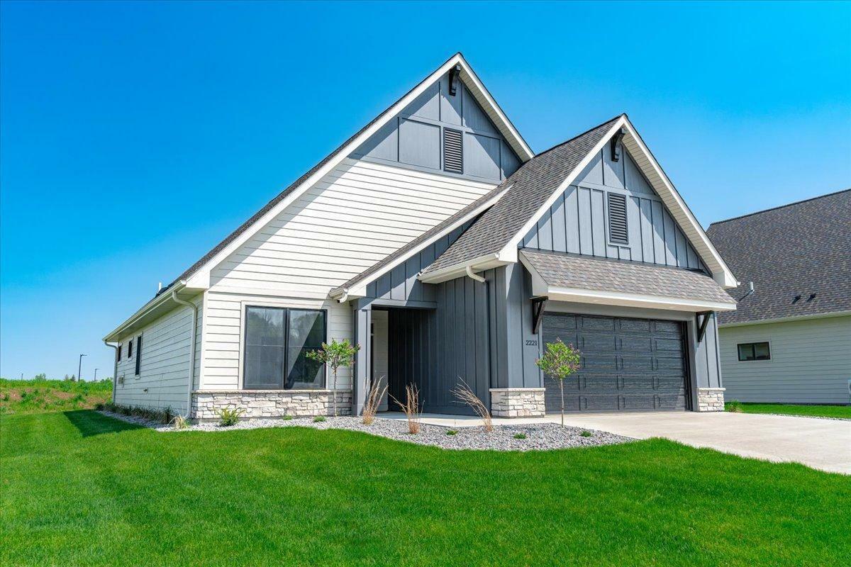 2477 Sharon Lane  Hudson WI 54016 photo