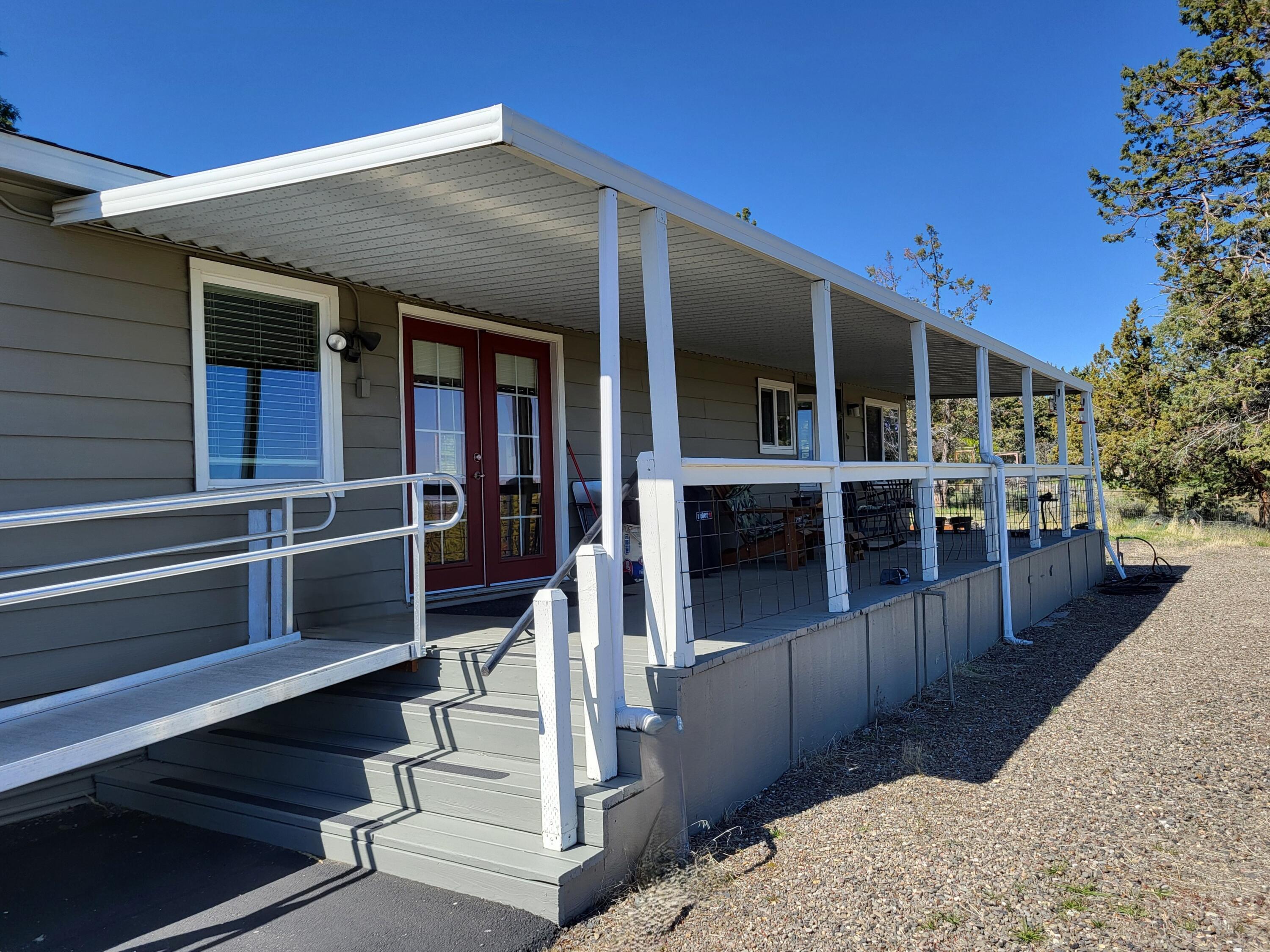 Property Photo: 923 SE Akins Drive OR 97754