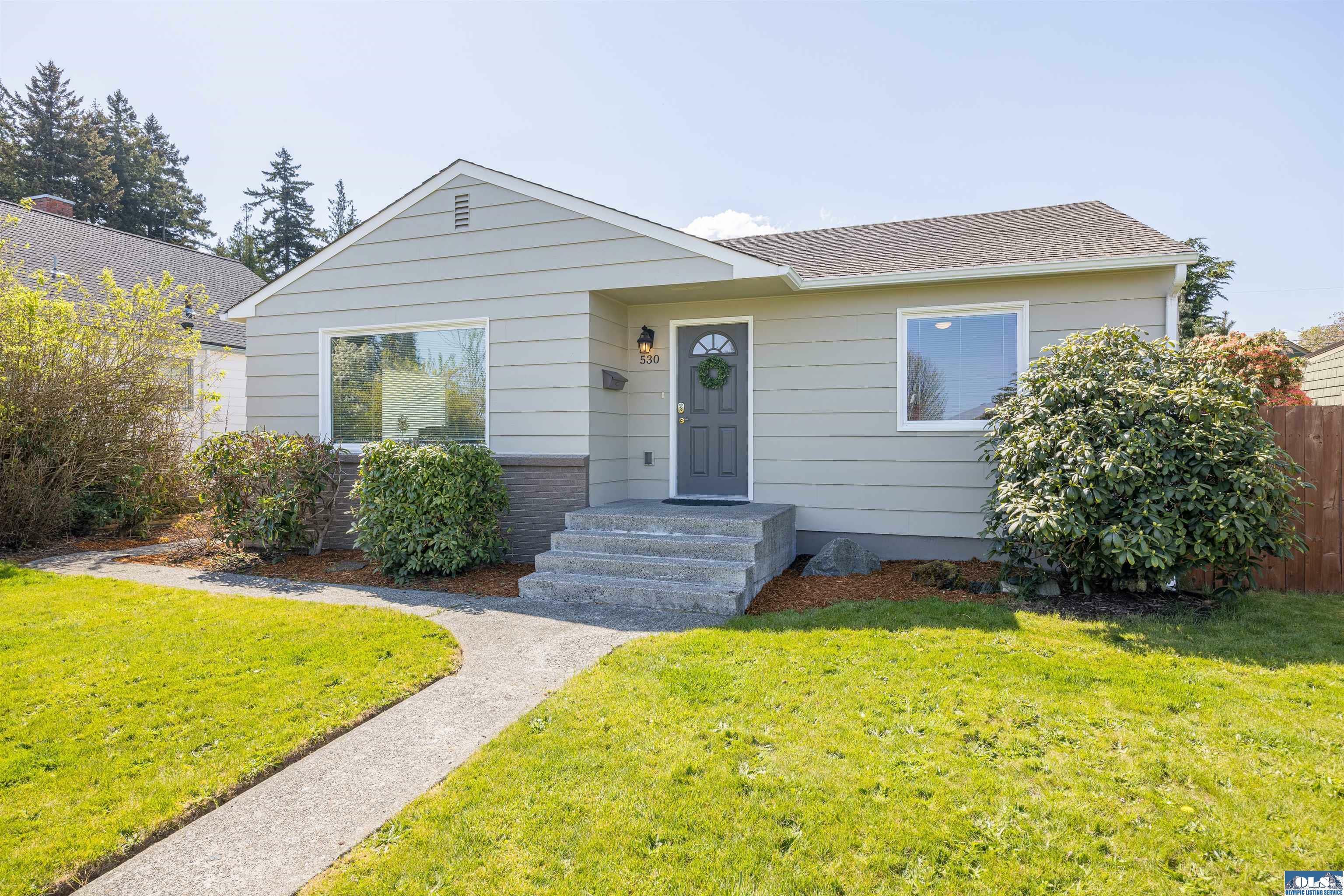 Property Photo: 530 E 3rd WA 98362