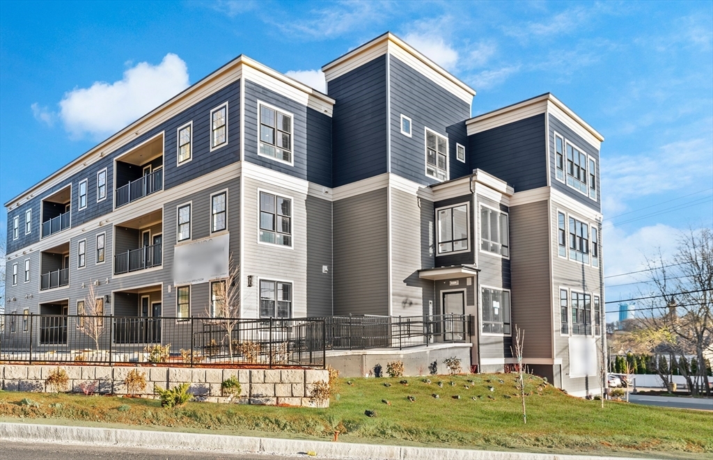Property Photo:  272 Lincoln Street 101  MA 01752 