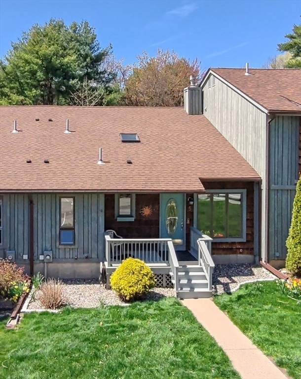 Property Photo: 5 Meadowbrook Ln 5 MA 01069