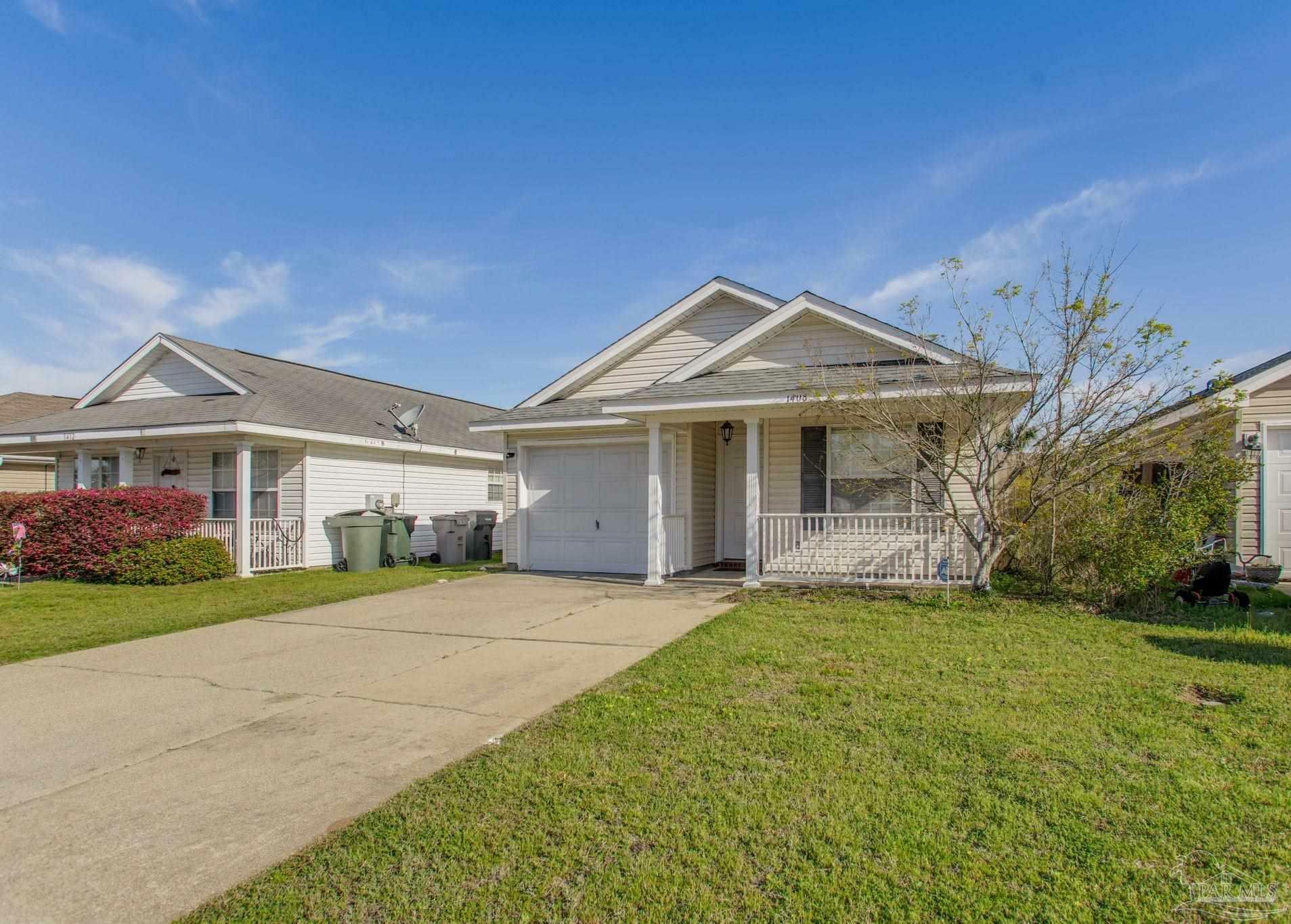Property Photo: 1408 Dunhurst Dr FL 32534