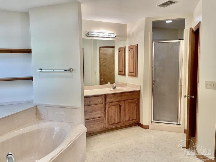 Property Photo:  5882 Willow Ln  FL 32539