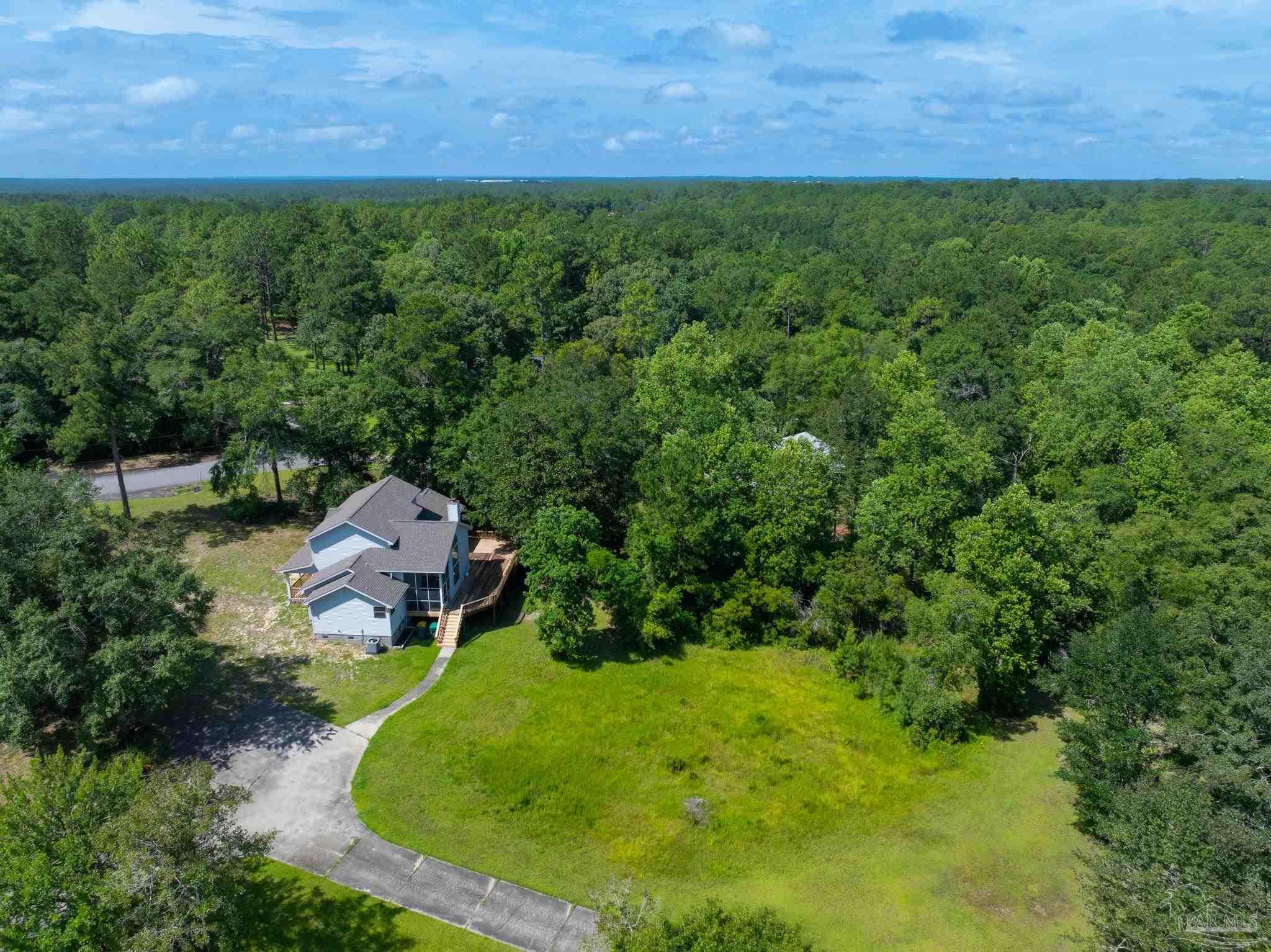Property Photo: 5882 Willow Ln FL 32539