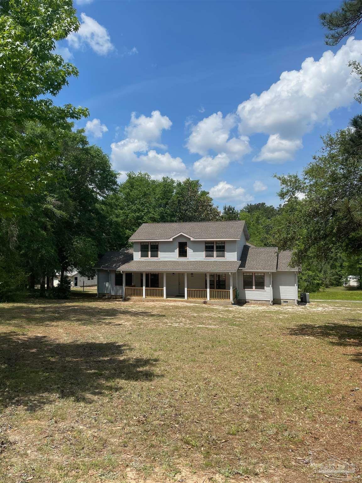 Property Photo: 5882 Willow Ln FL 32539