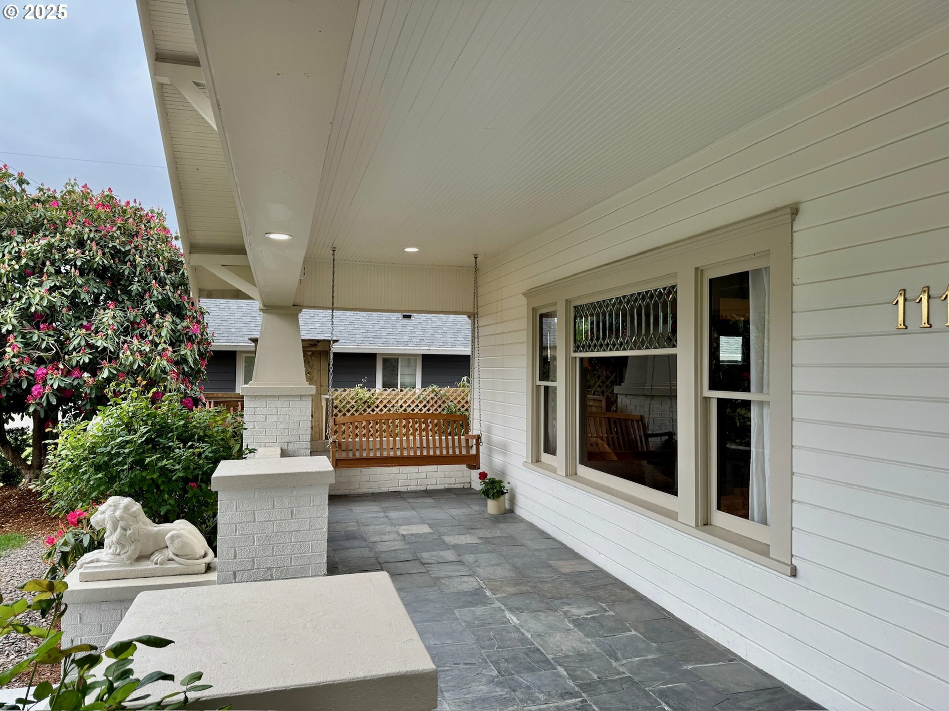 Property Photo:  1115 C St  WA 98671 
