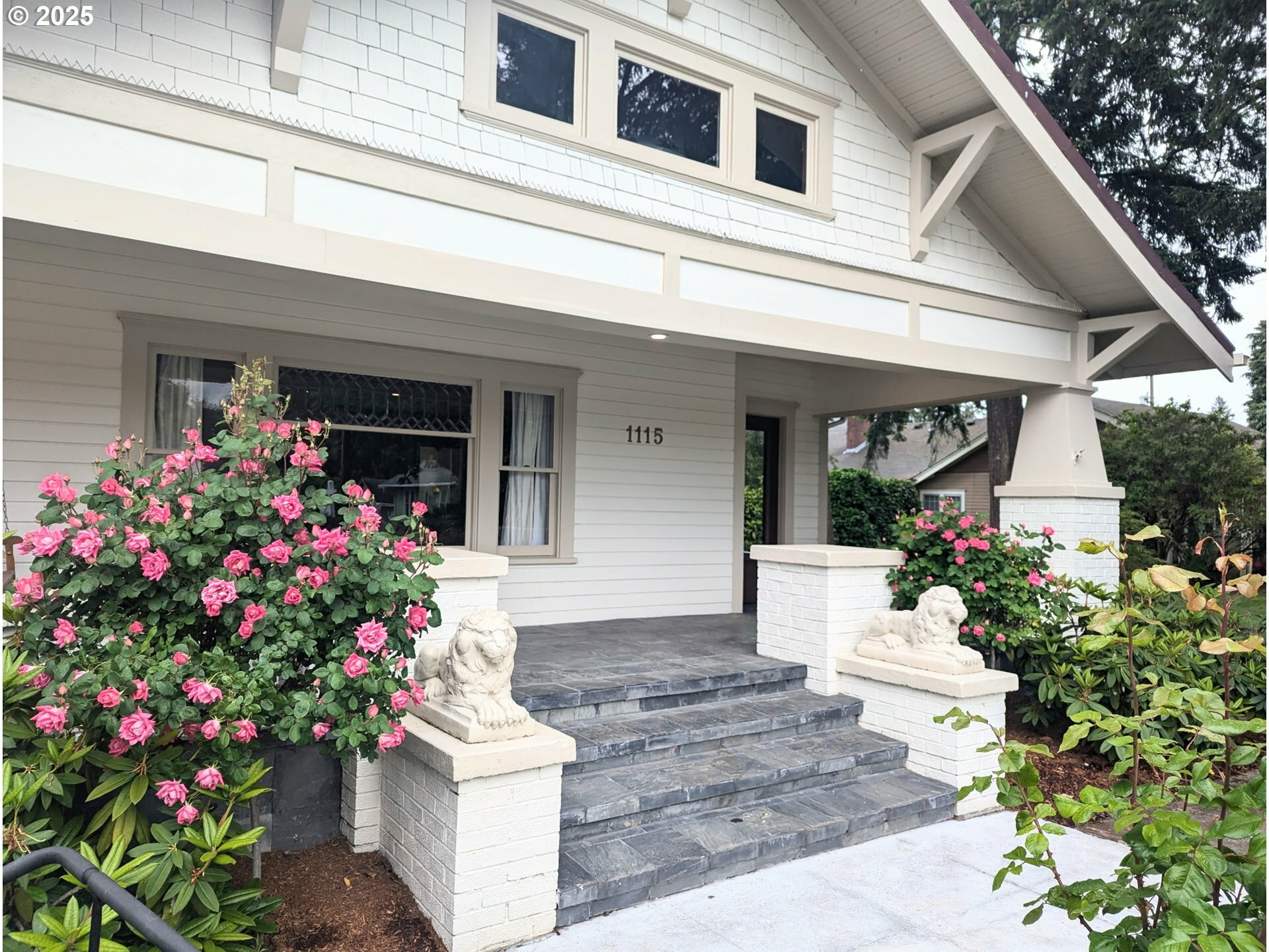 Property Photo: 1115 C St WA 98671