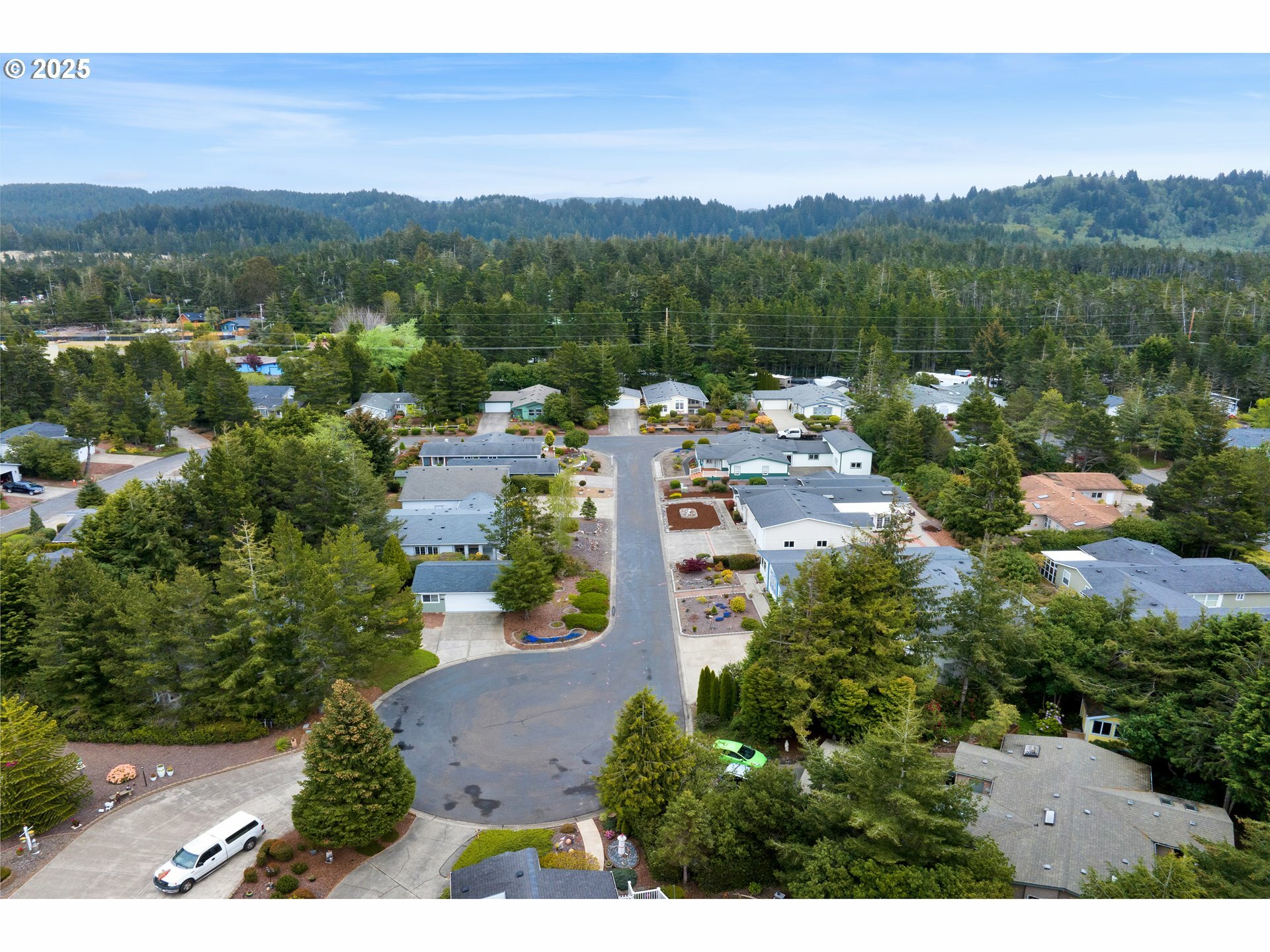 Property Photo: 415 Sherwood Loop OR 97439