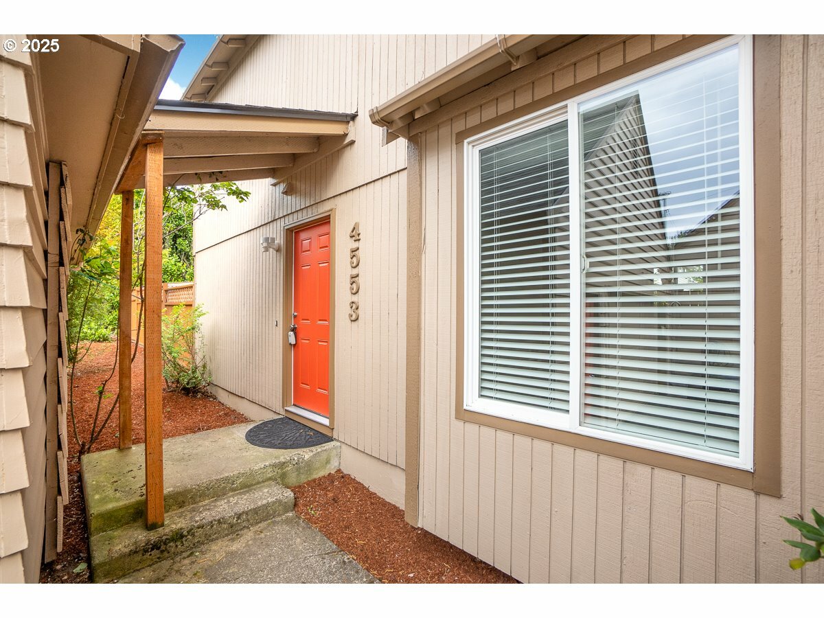 Property Photo:  4553 SW Luradel St  OR 97219 