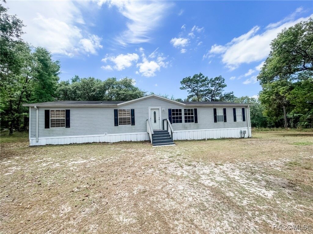 Property Photo:  938 E Nicholas Street  FL 34442 