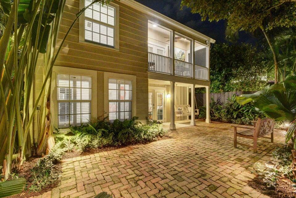 Property Photo: 237 Dyer Road Treehouse FL 33405