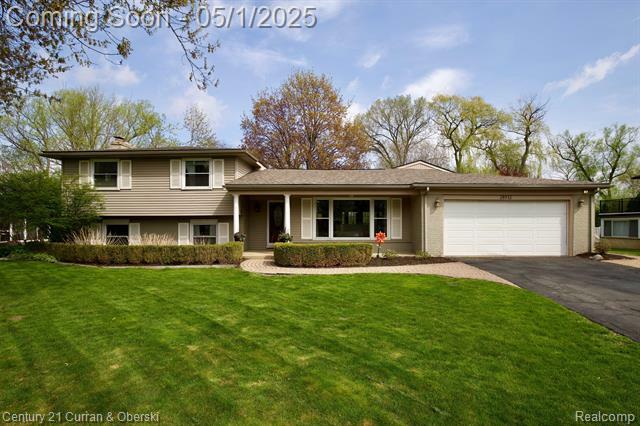 Property Photo: 28932 Kendallwood Drive MI 48334