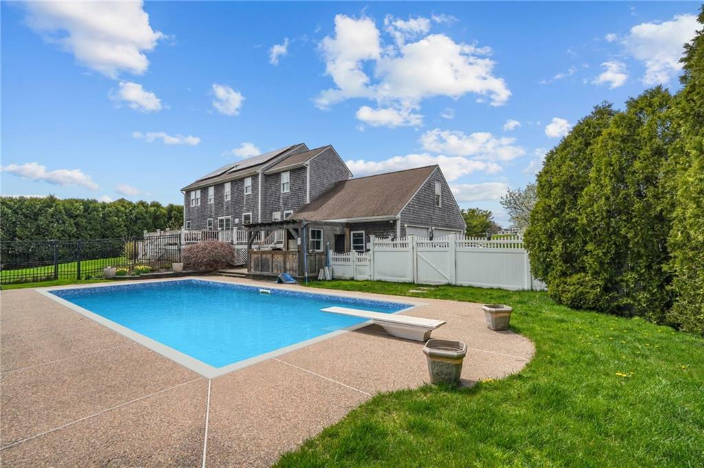 101 Windstone Drive  Portsmouth RI 02871 photo