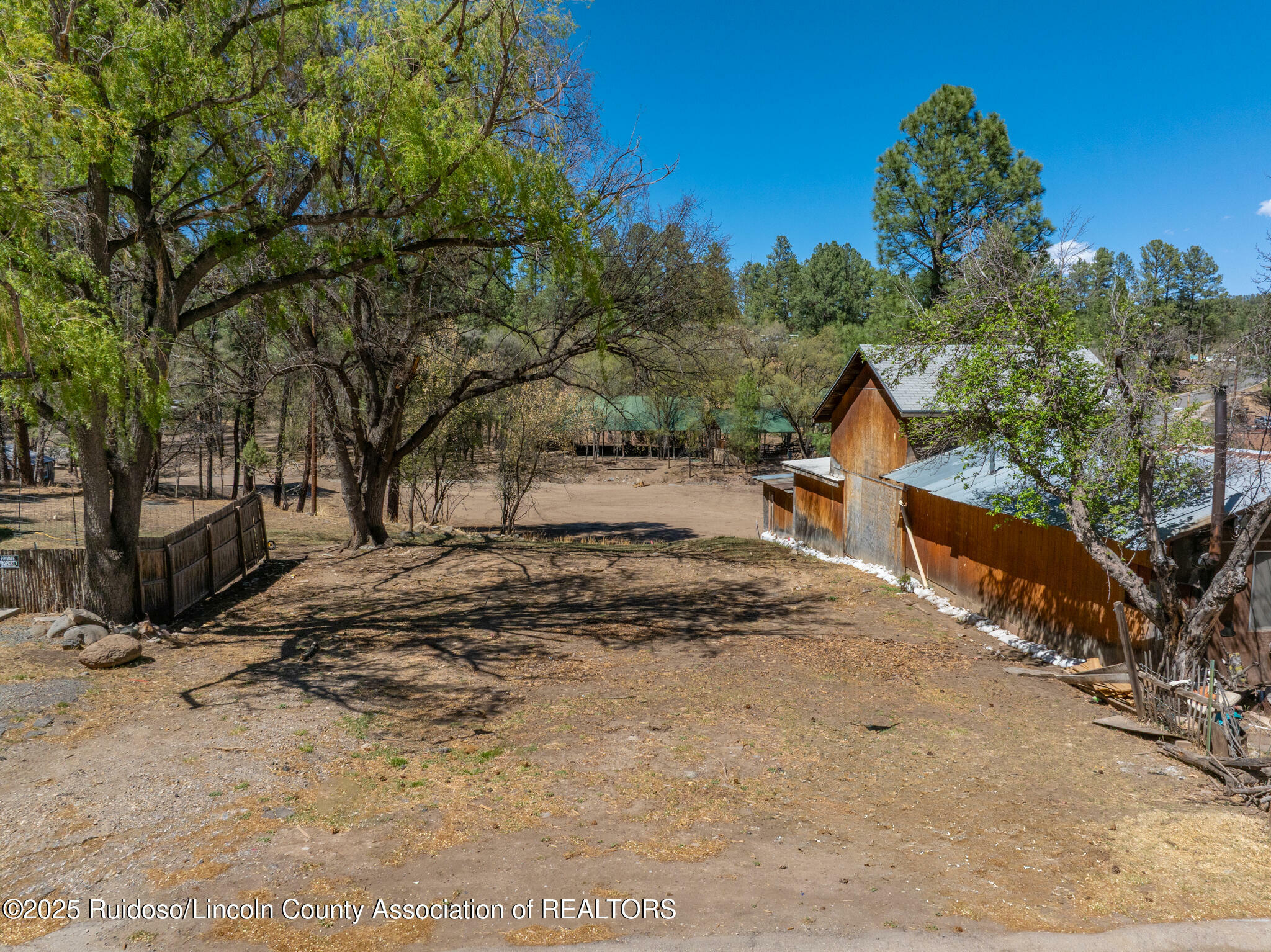 Property Photo:  