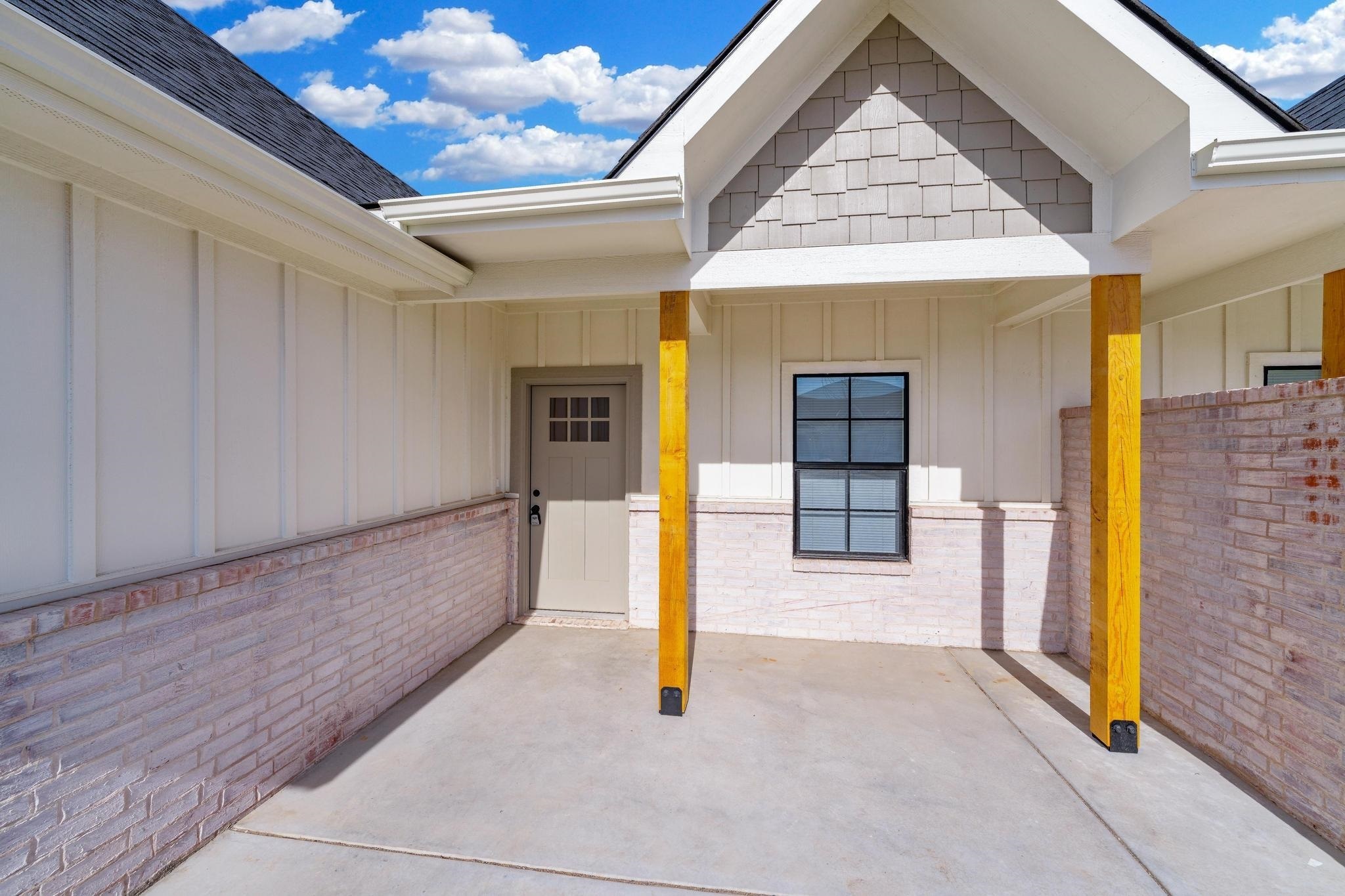 Property Photo: 2316 S Spring Hill Ct. KS 67052