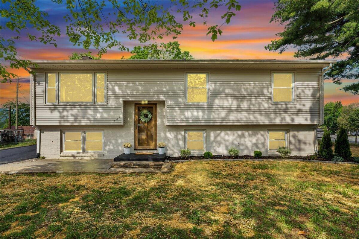 Property Photo:  901 Citadel Ln  VA 24153 
