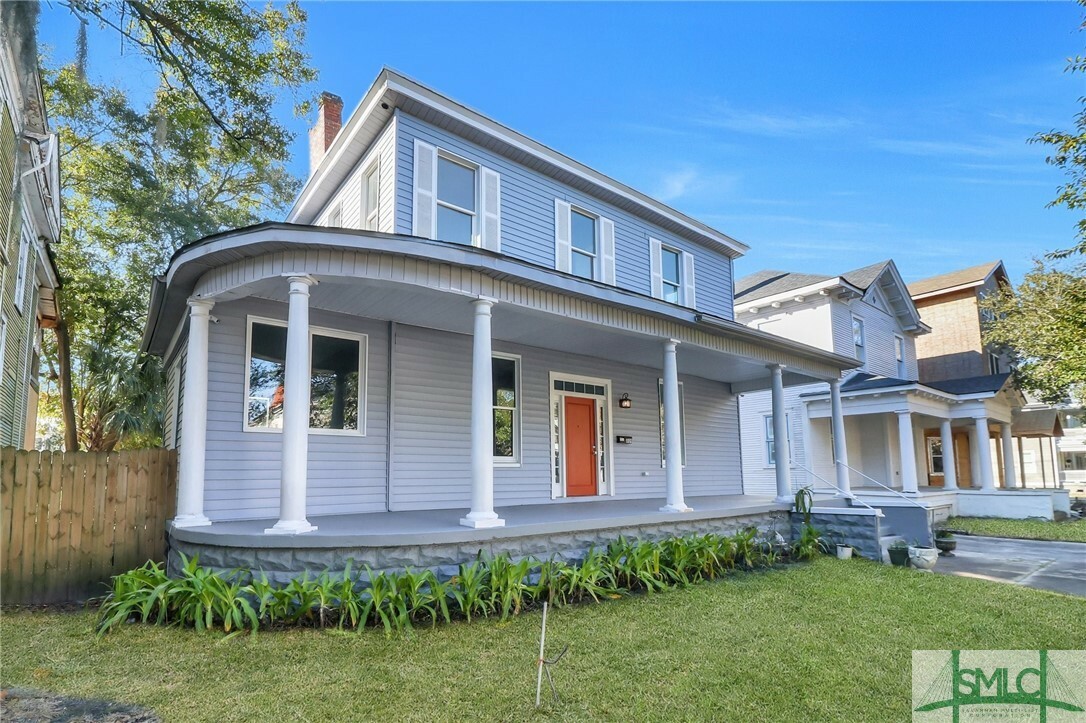 Property Photo: 809 E Henry Street GA 31401