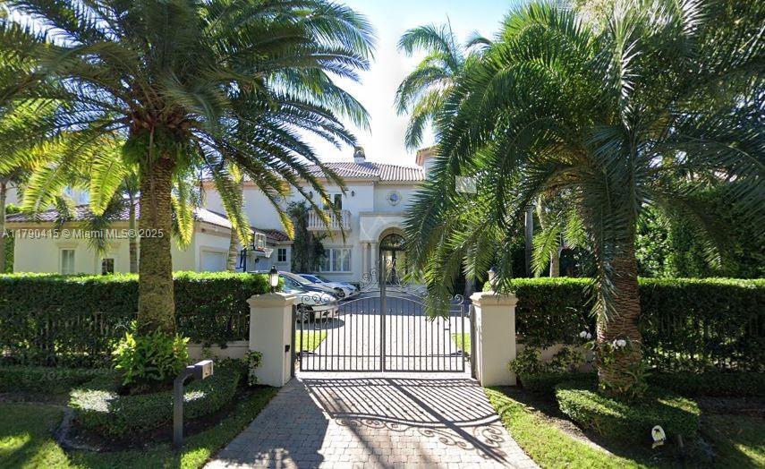 Property Photo:  