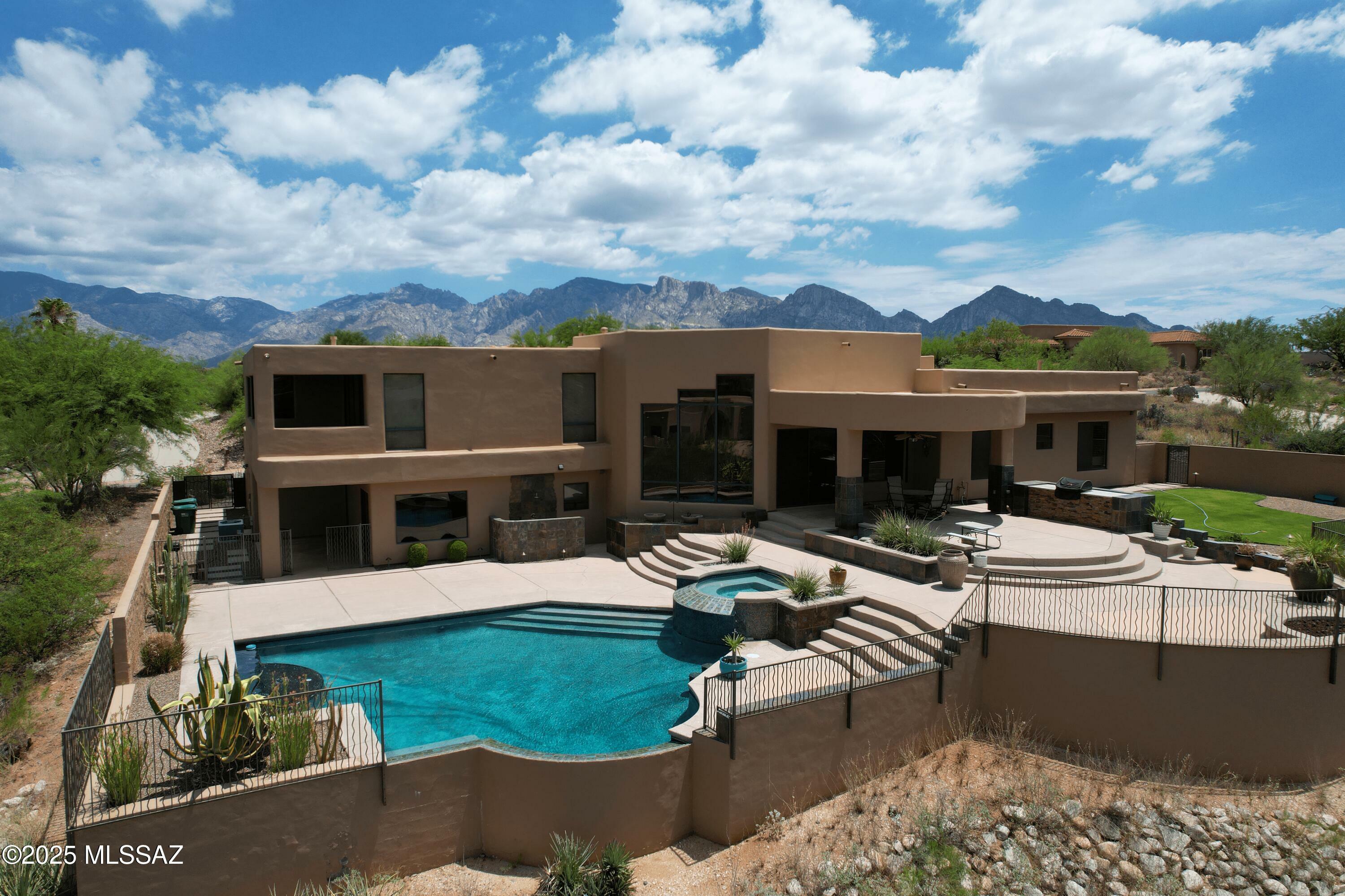 Property Photo: 12137 N Solitude Ridge Place AZ 85755