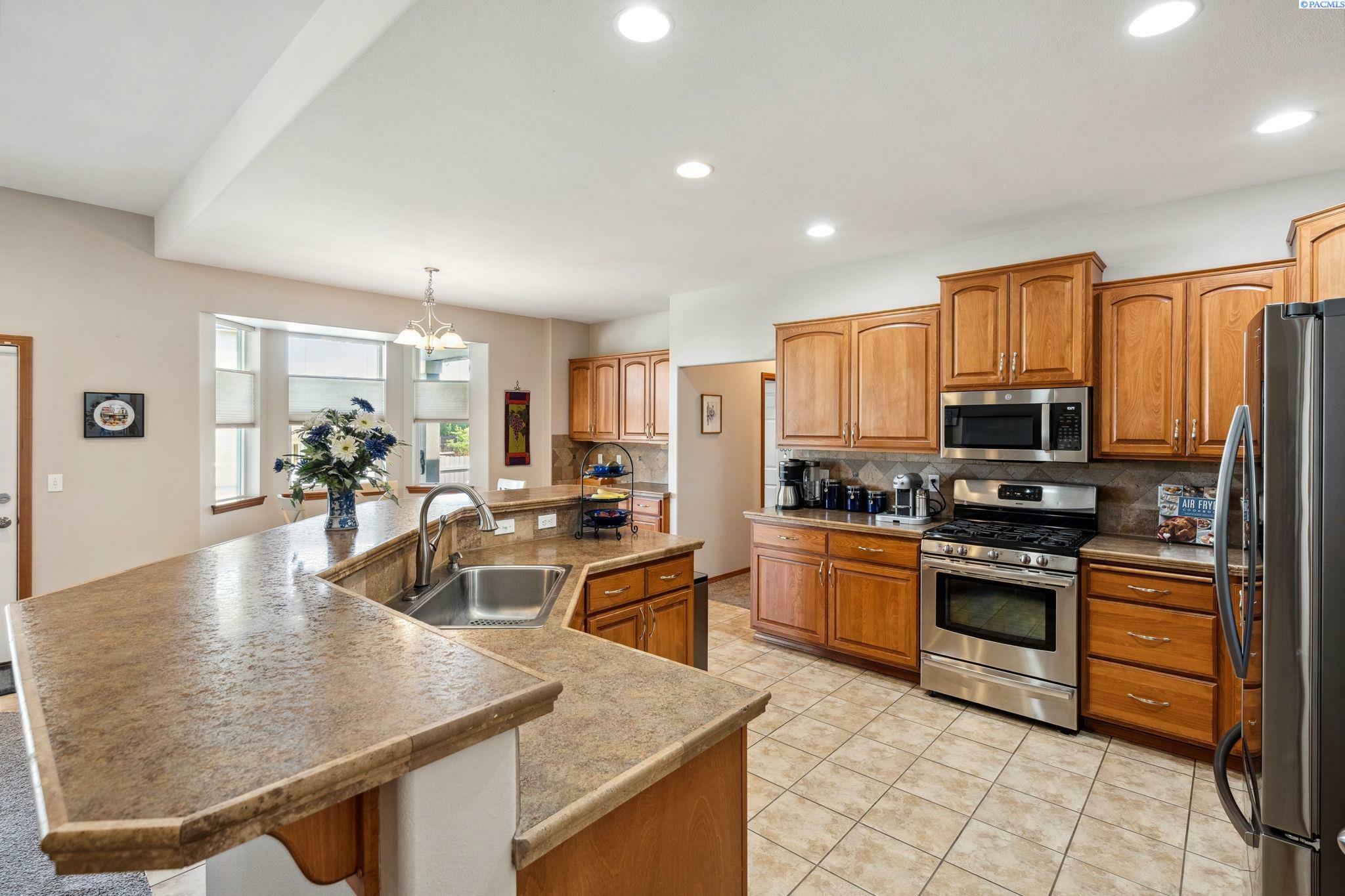 Property Photo: 8712 W 9th Ave WA 99336