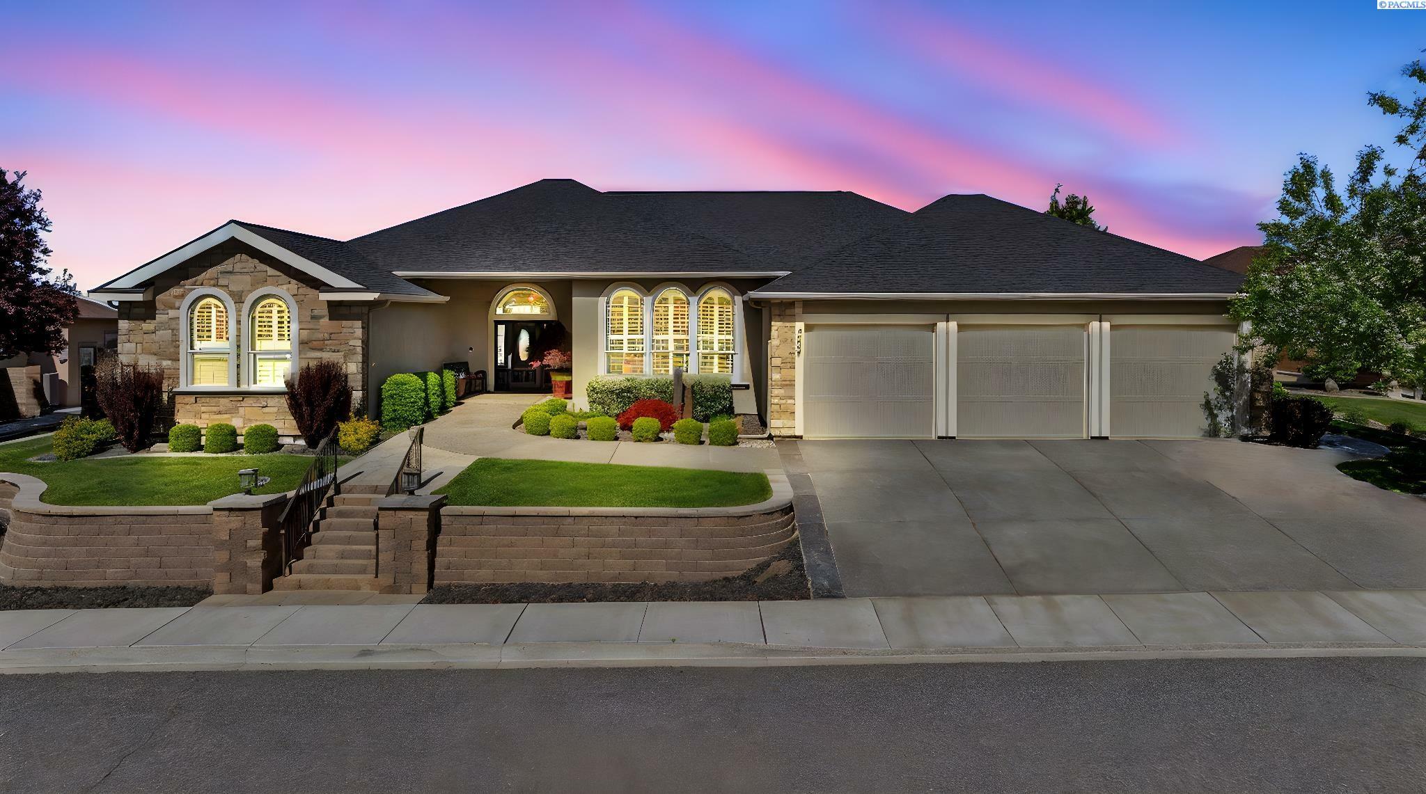 Property Photo: 1324 Alla Vista St WA 99352