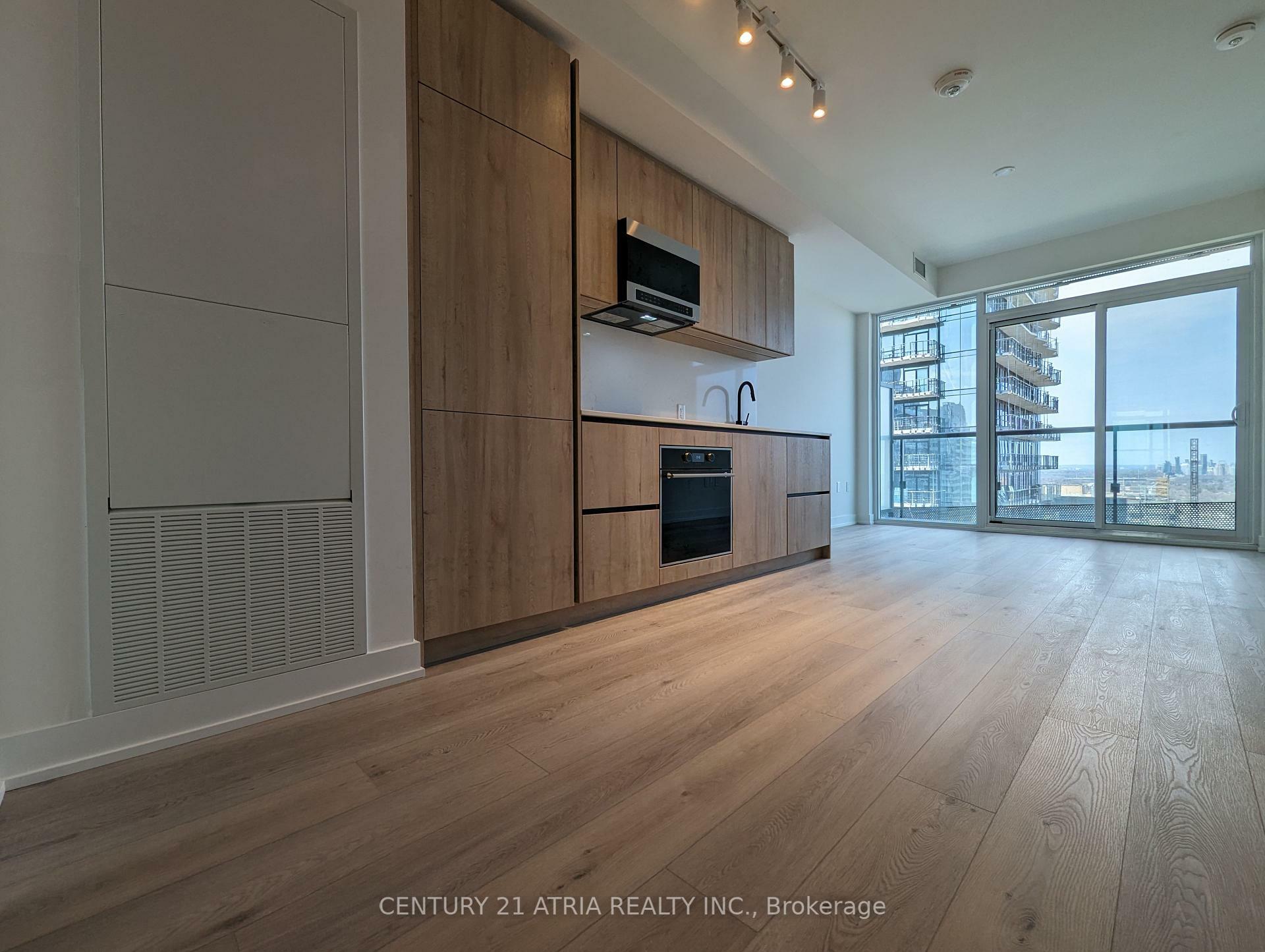 Property Photo: 117 Broadway Avenue 3206 ON M4P 1V3