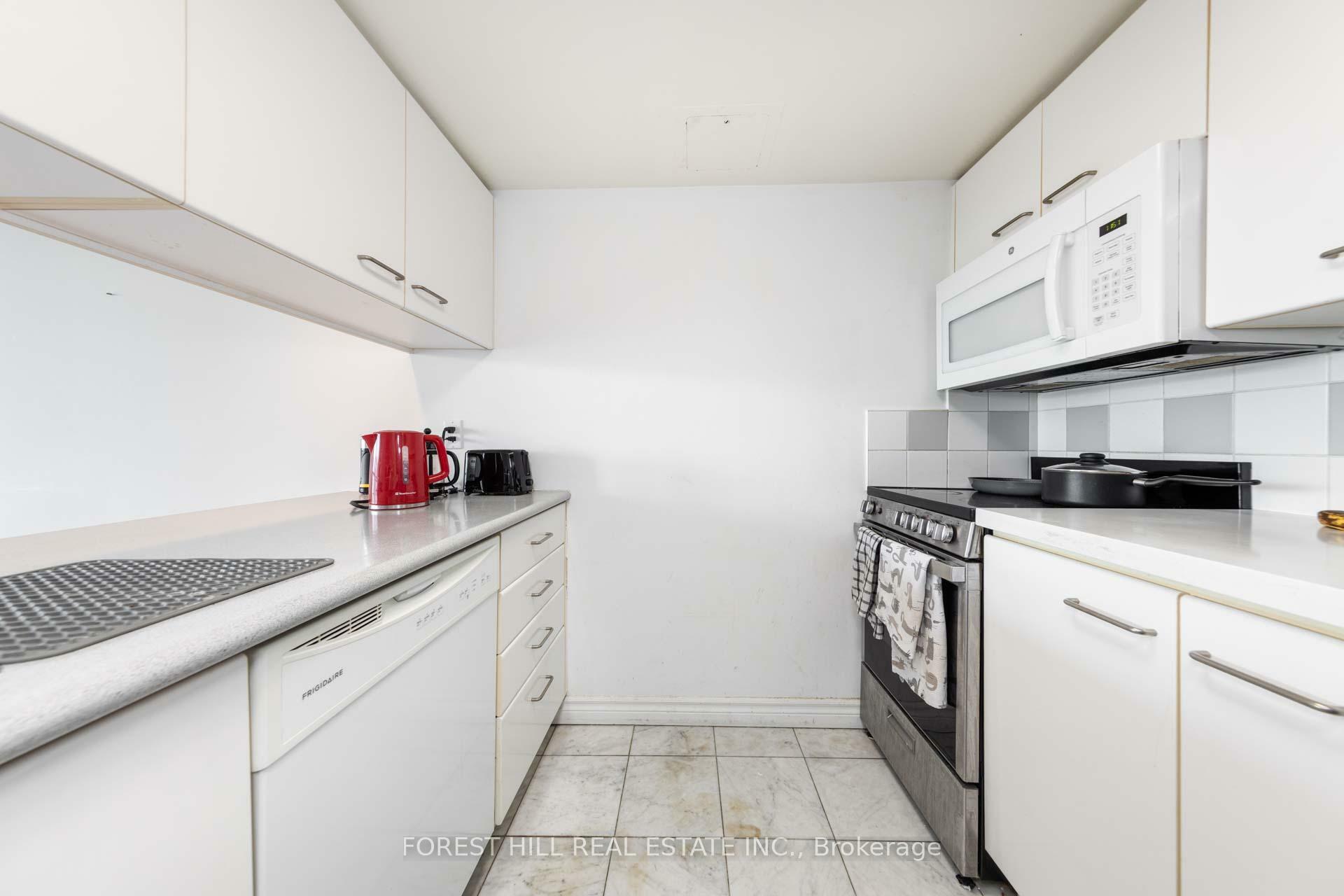 Property Photo: 38 Elm Street 2811 ON M5G 2K5