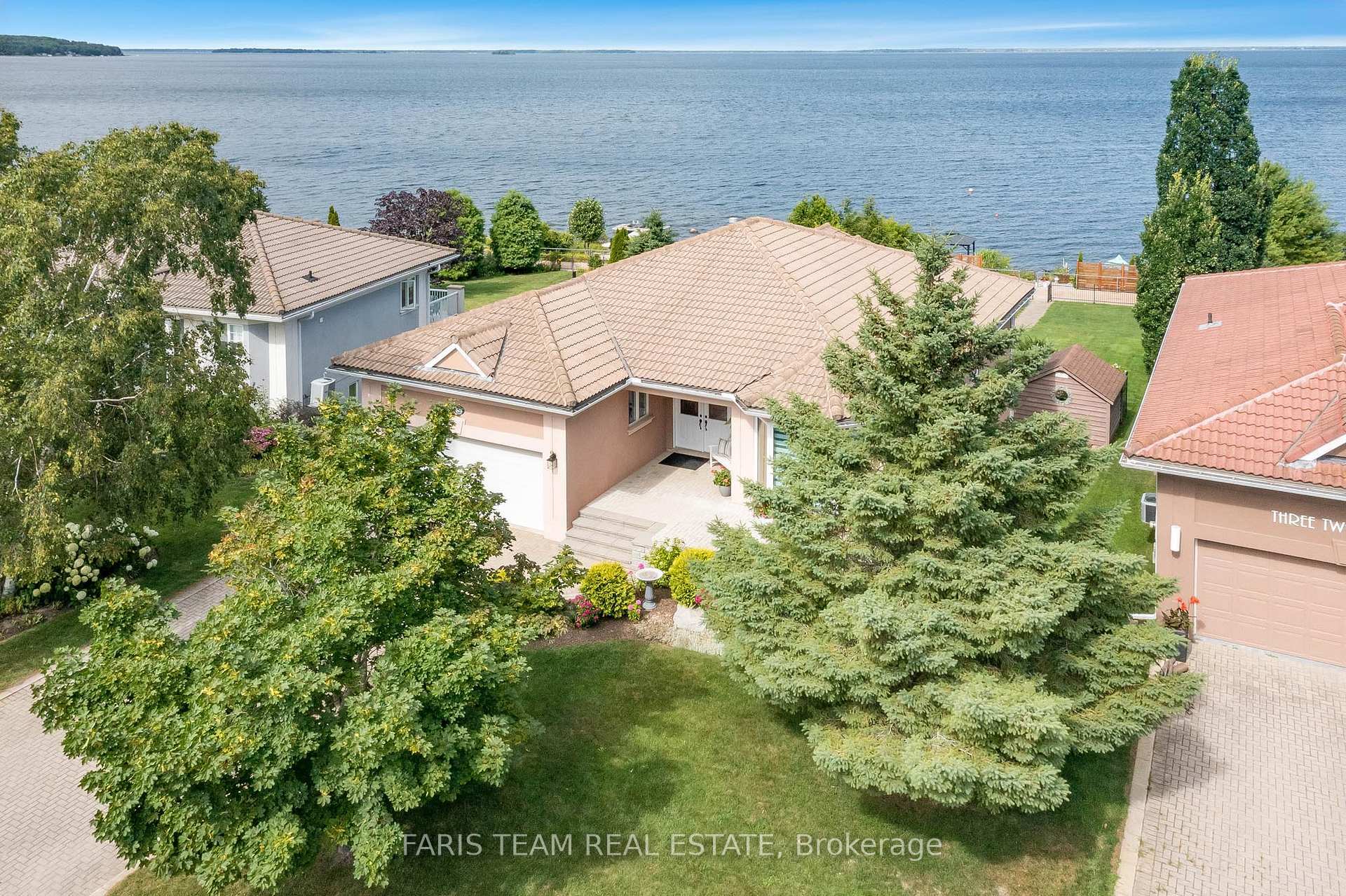 Property Photo: 325 Aberdeen Boulevard ON L4R 5M9