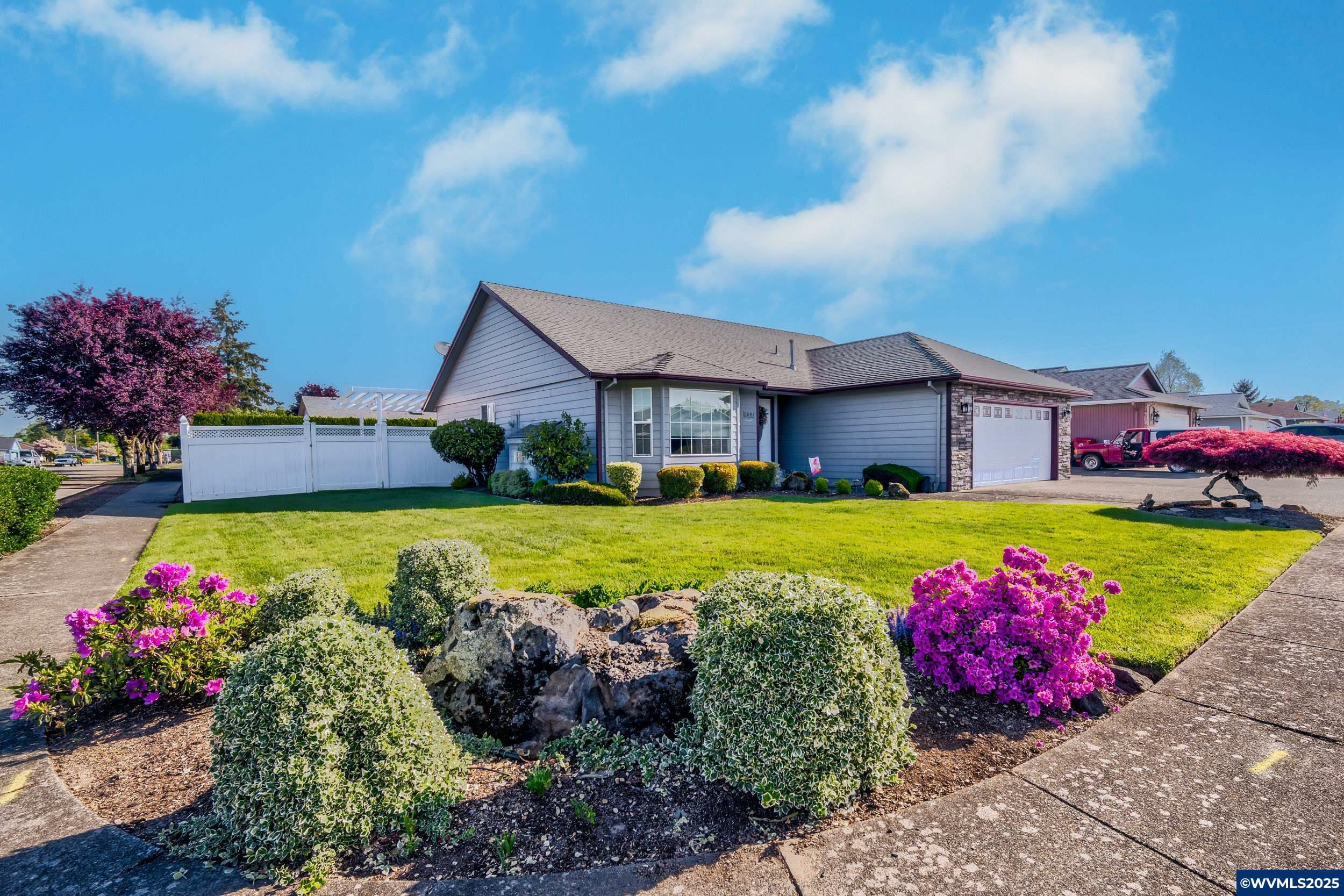 Property Photo: 1681 Partridge Ct OR 97383