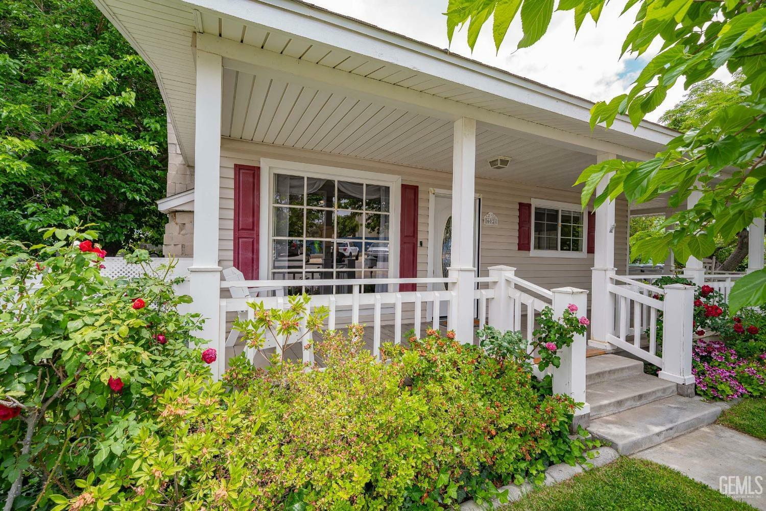 Property Photo:  602 Rose Avenue  CA 93268 