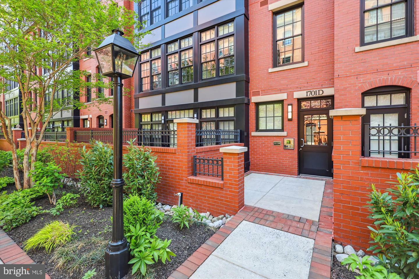 Property Photo: 1701 16th Street N 345-D VA 22209