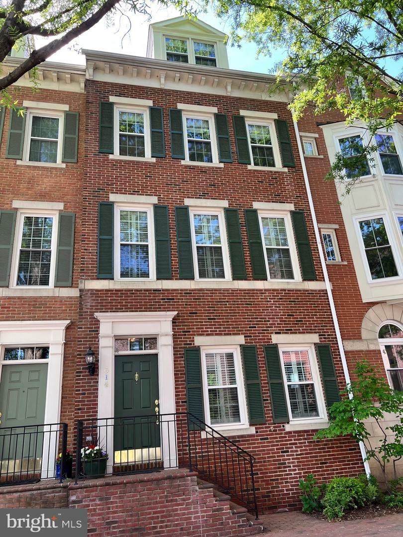 Property Photo: 614 N Pitt Street N VA 22314