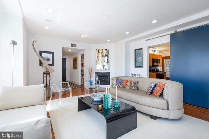 Property Photo: 1901 Walnut Street 15B PA 19103